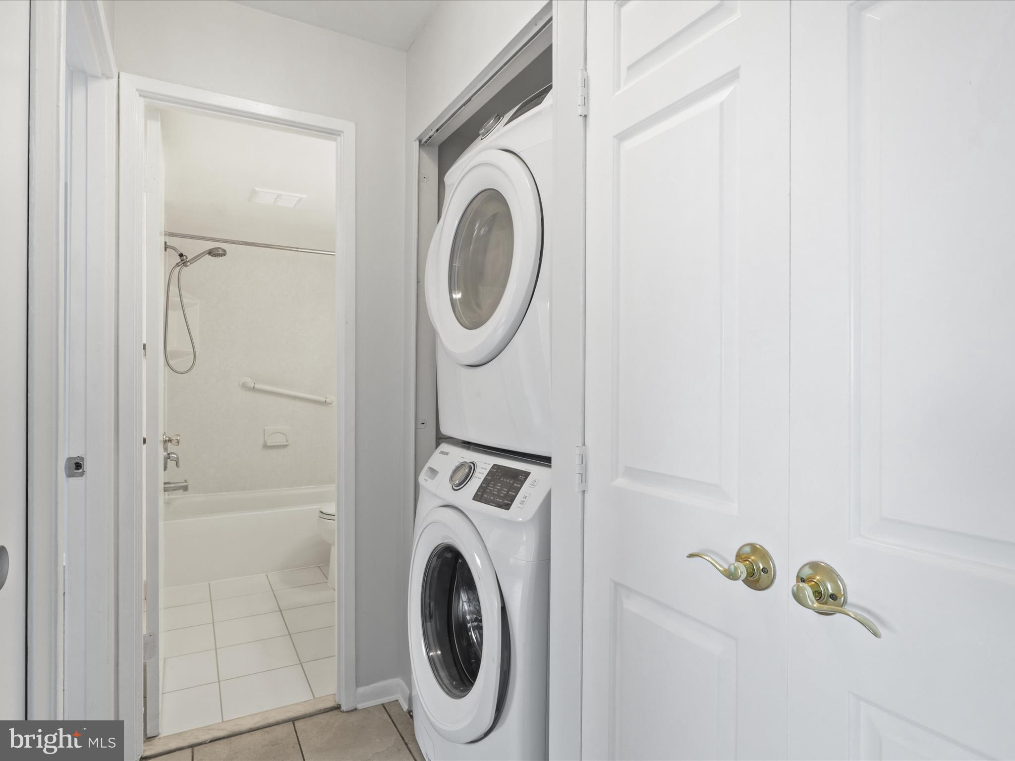 SUMMERTREE CONDO APTS - Residential