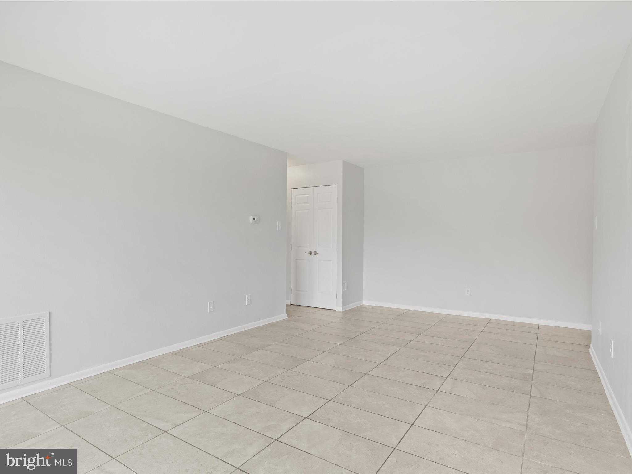 SUMMERTREE CONDO APTS - Residential