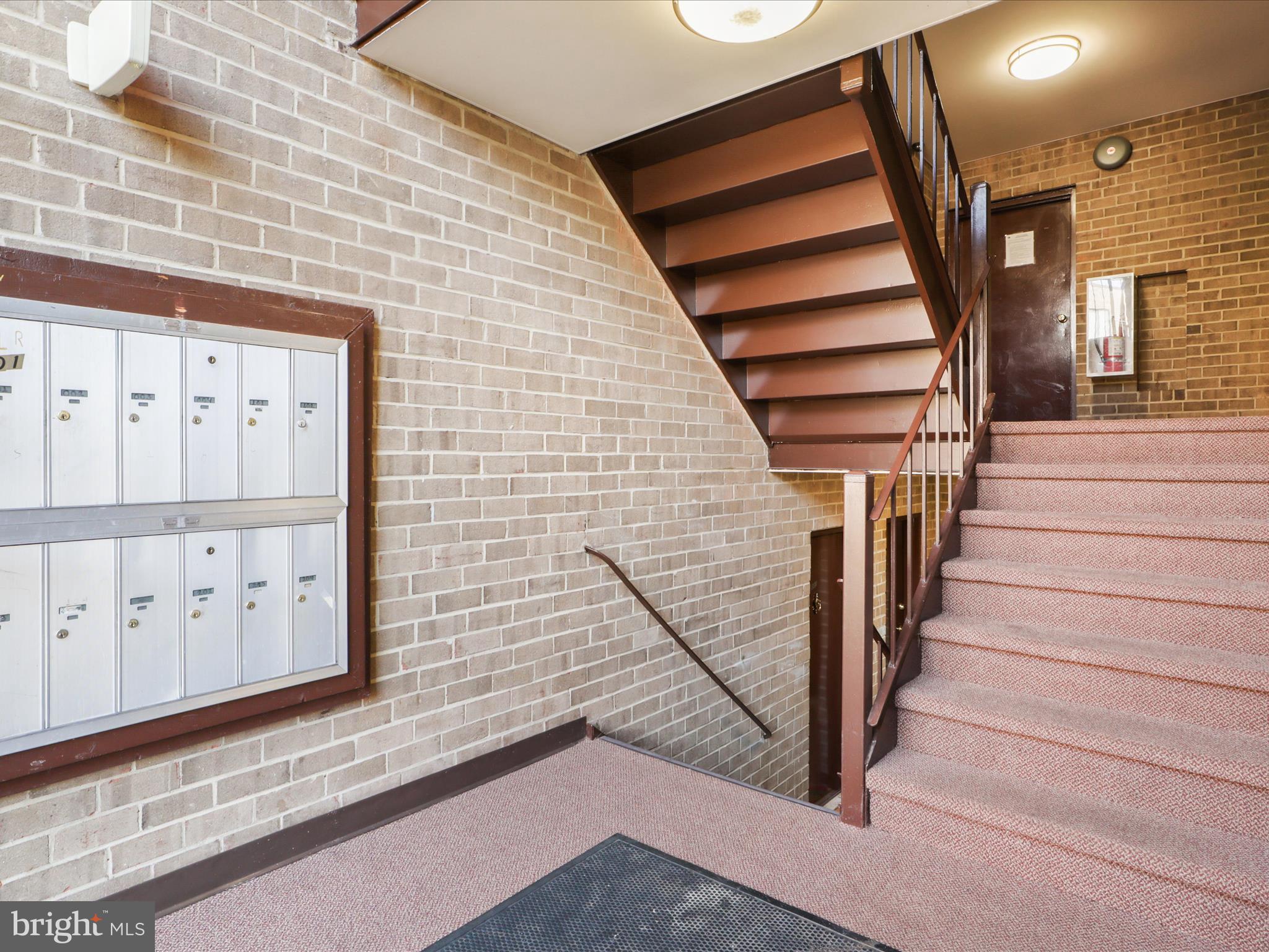 SUMMERTREE CONDO APTS - Residential