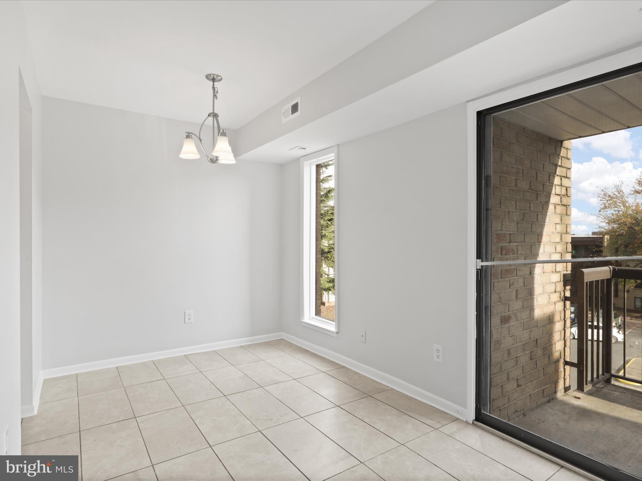 SUMMERTREE CONDO APTS - Residential