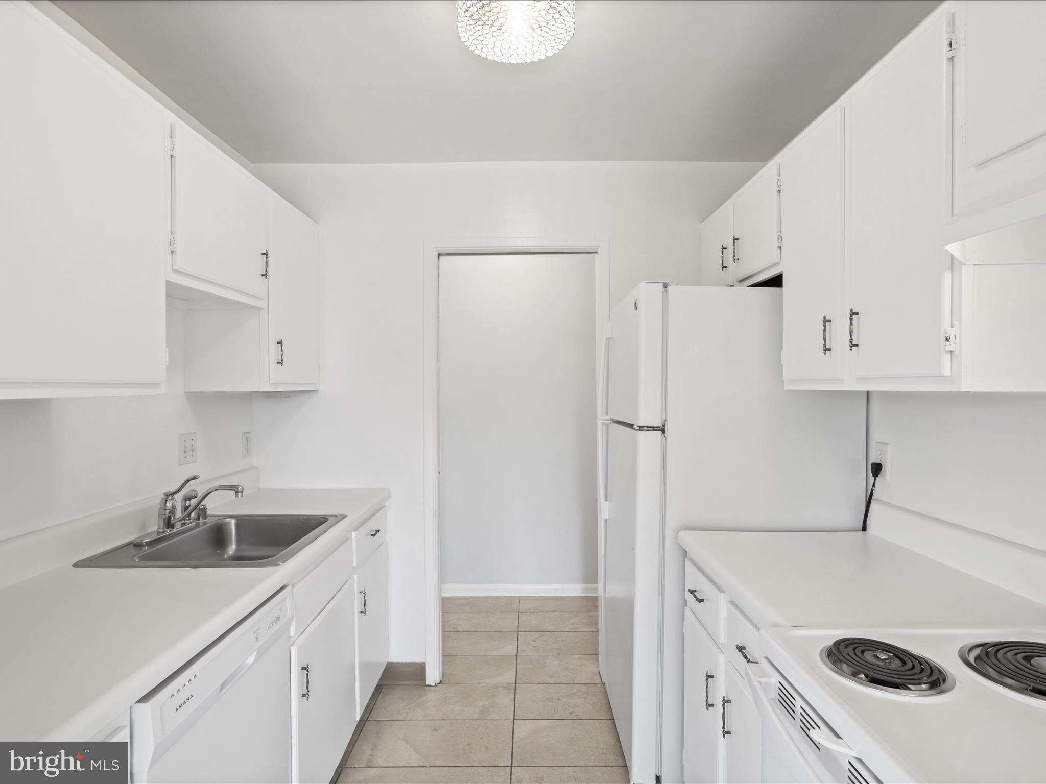 SUMMERTREE CONDO APTS - Residential