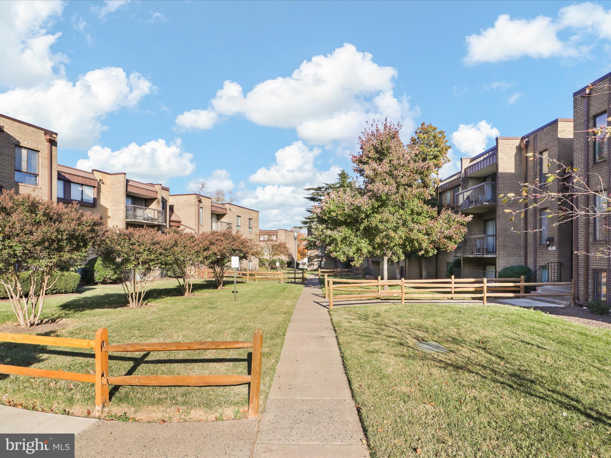 SUMMERTREE CONDO APTS - Residential