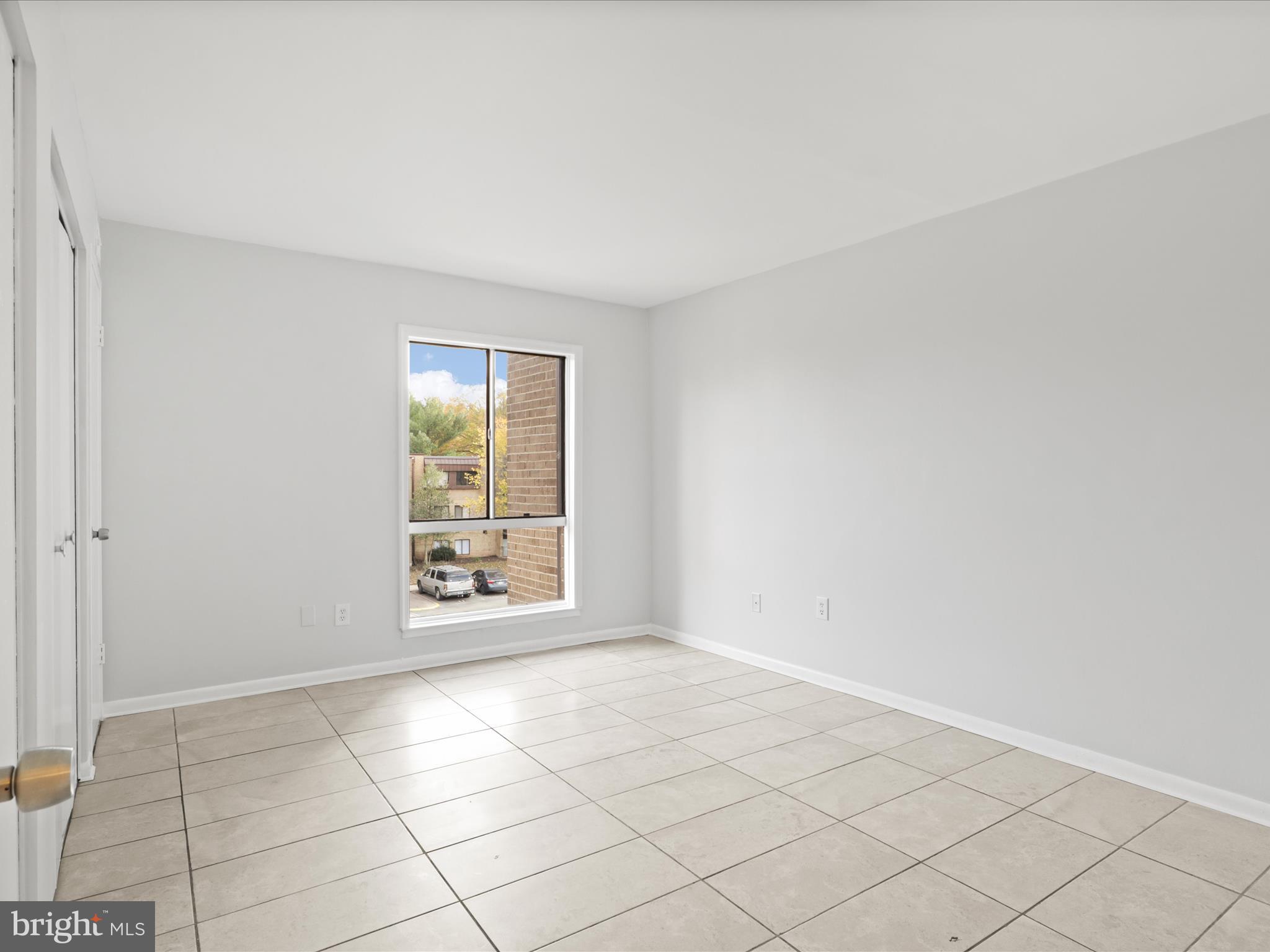 SUMMERTREE CONDO APTS - Residential