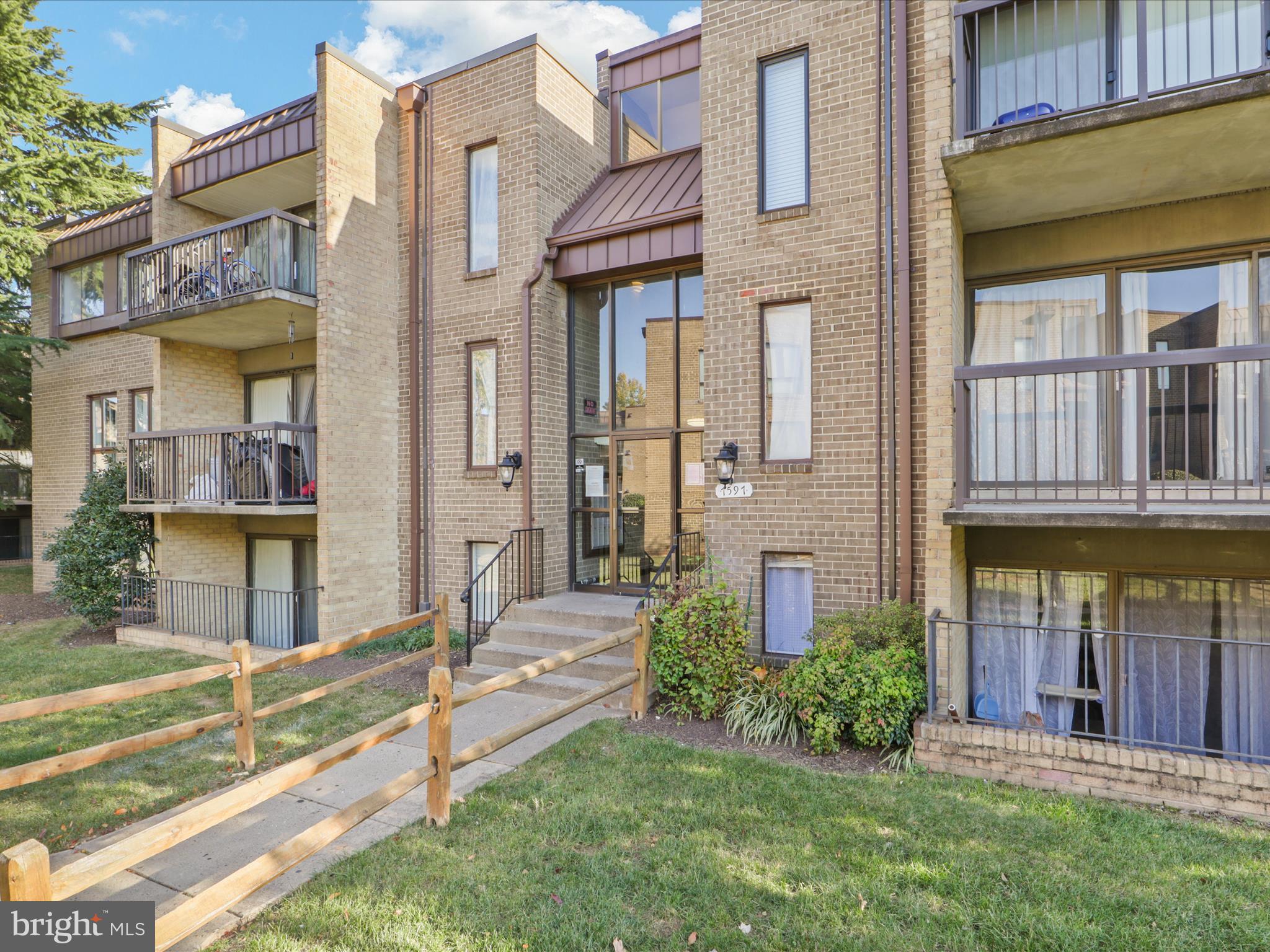 SUMMERTREE CONDO APTS - Residential