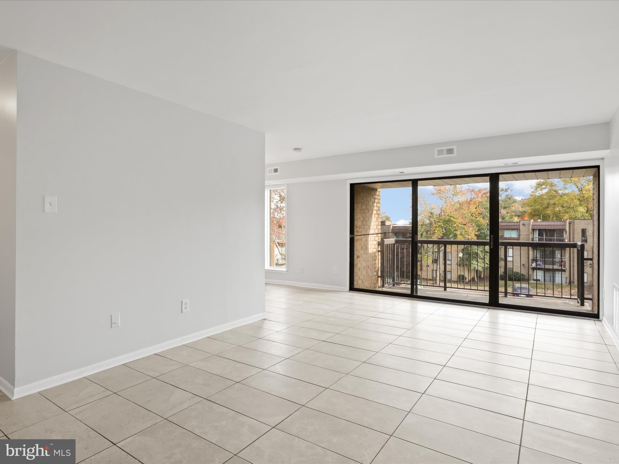 SUMMERTREE CONDO APTS - Residential