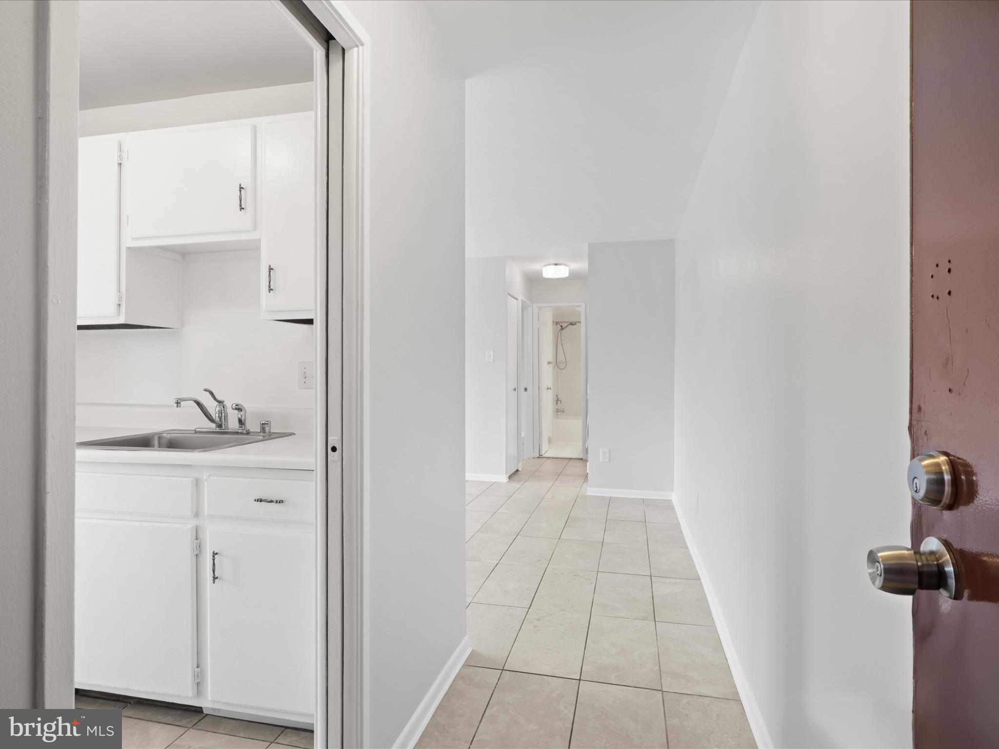 SUMMERTREE CONDO APTS - Residential