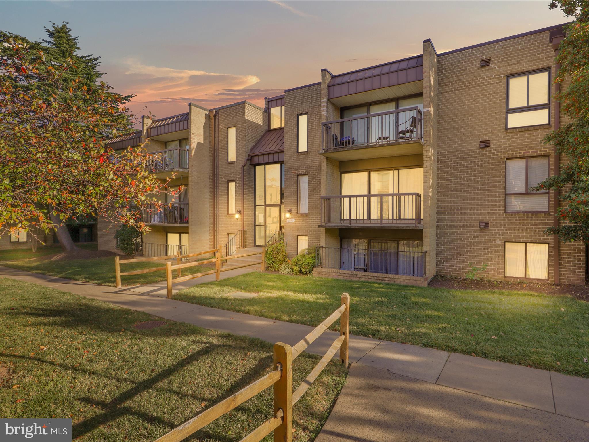 SUMMERTREE CONDO APTS - Residential