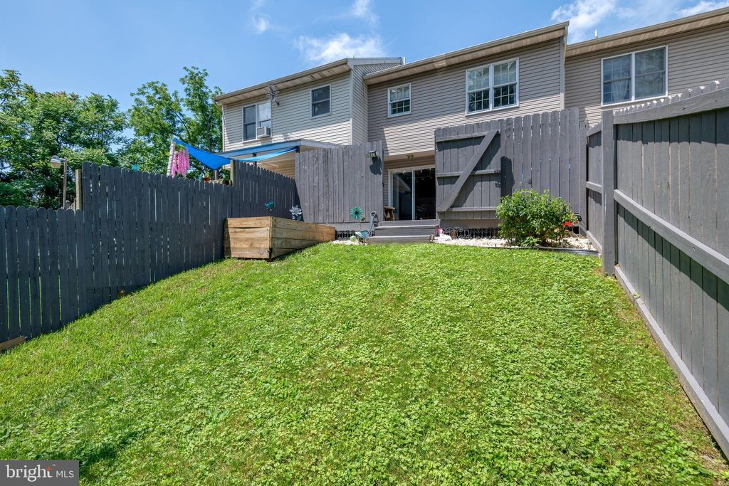 Photo of 129 TOWNHOUSE LN, LANCASTER, PA 17603 (MLS # PALA2037346)