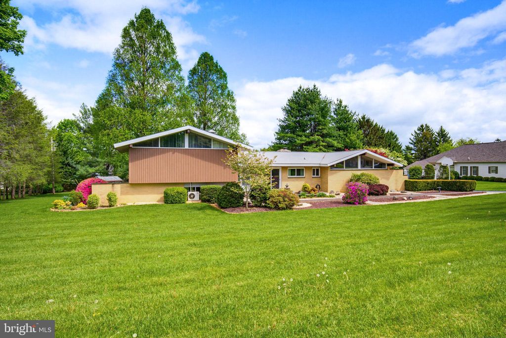 Photo of 2149 Stonecrest Drive, LANCASTER, PA 17601 (MLS # PALA2087258)