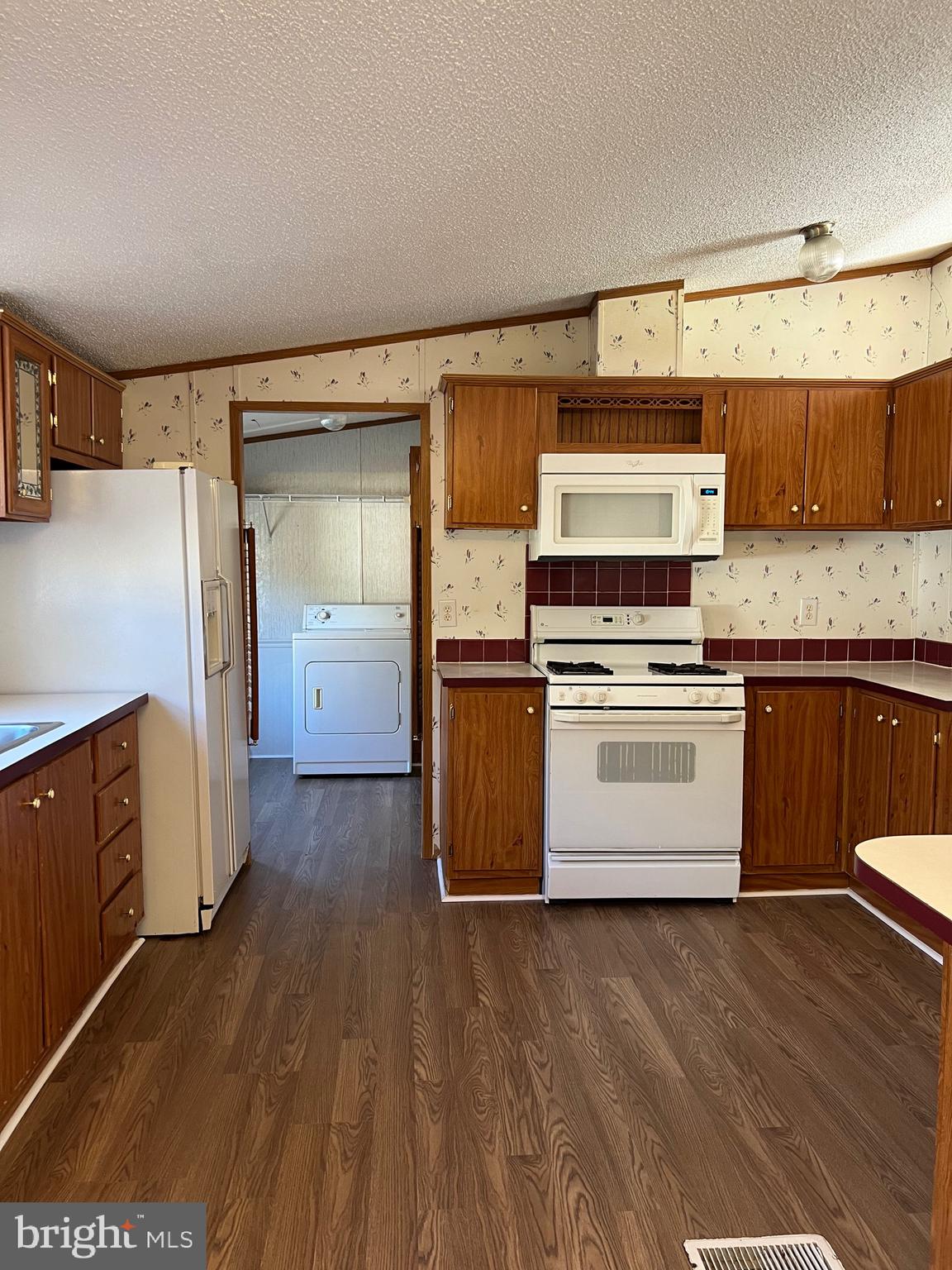 CEDARHURST ACRES - Residential