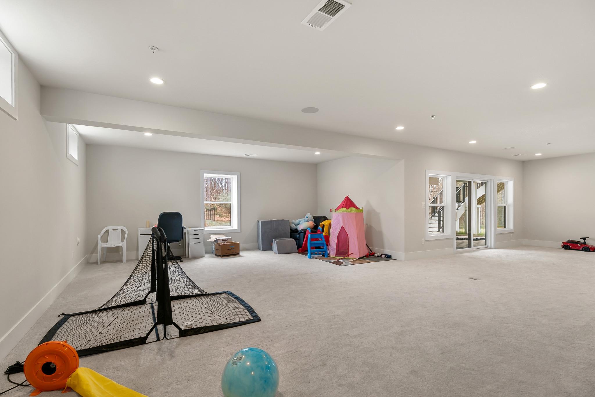 NORTH POTOMAC - Residential