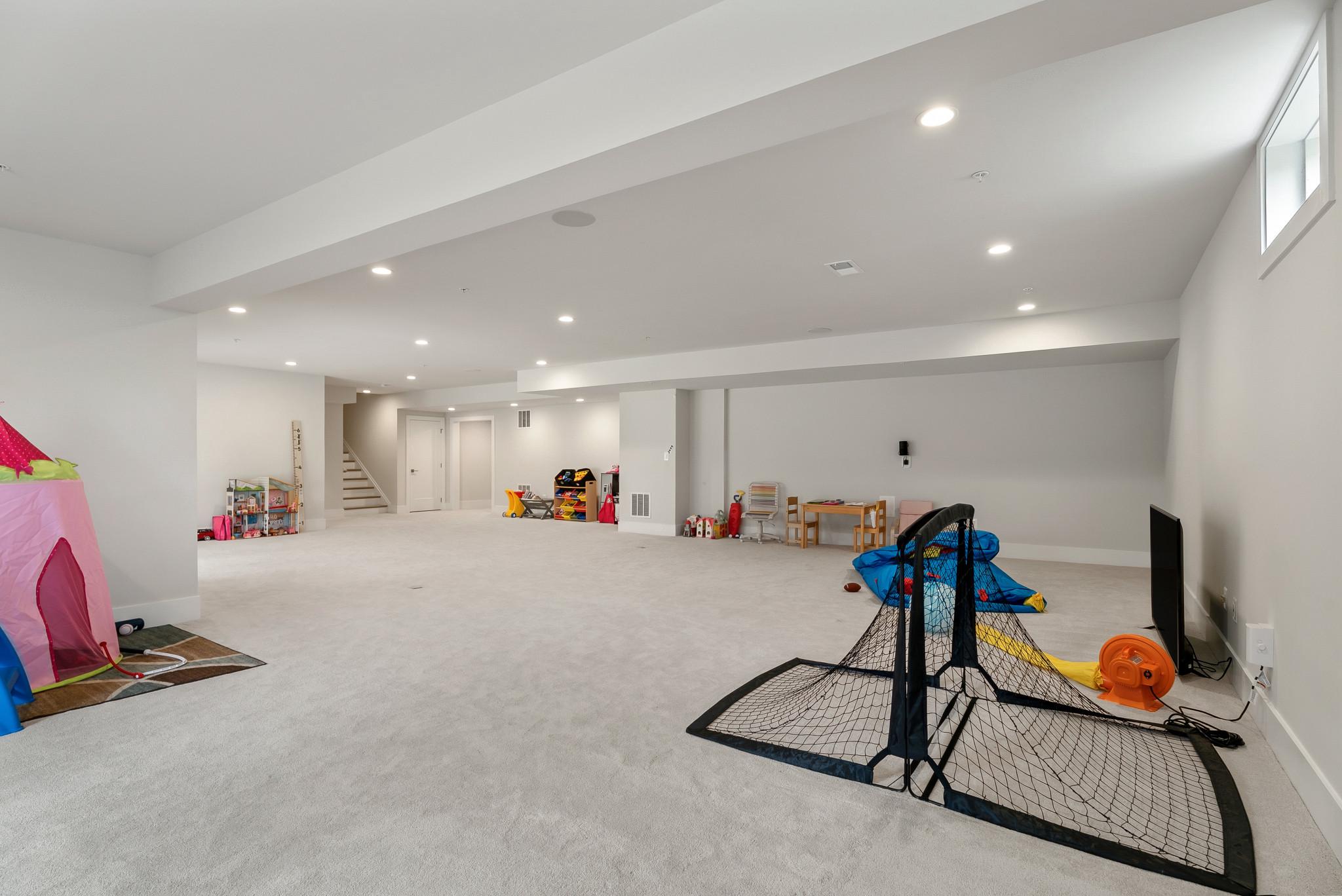 NORTH POTOMAC - Residential