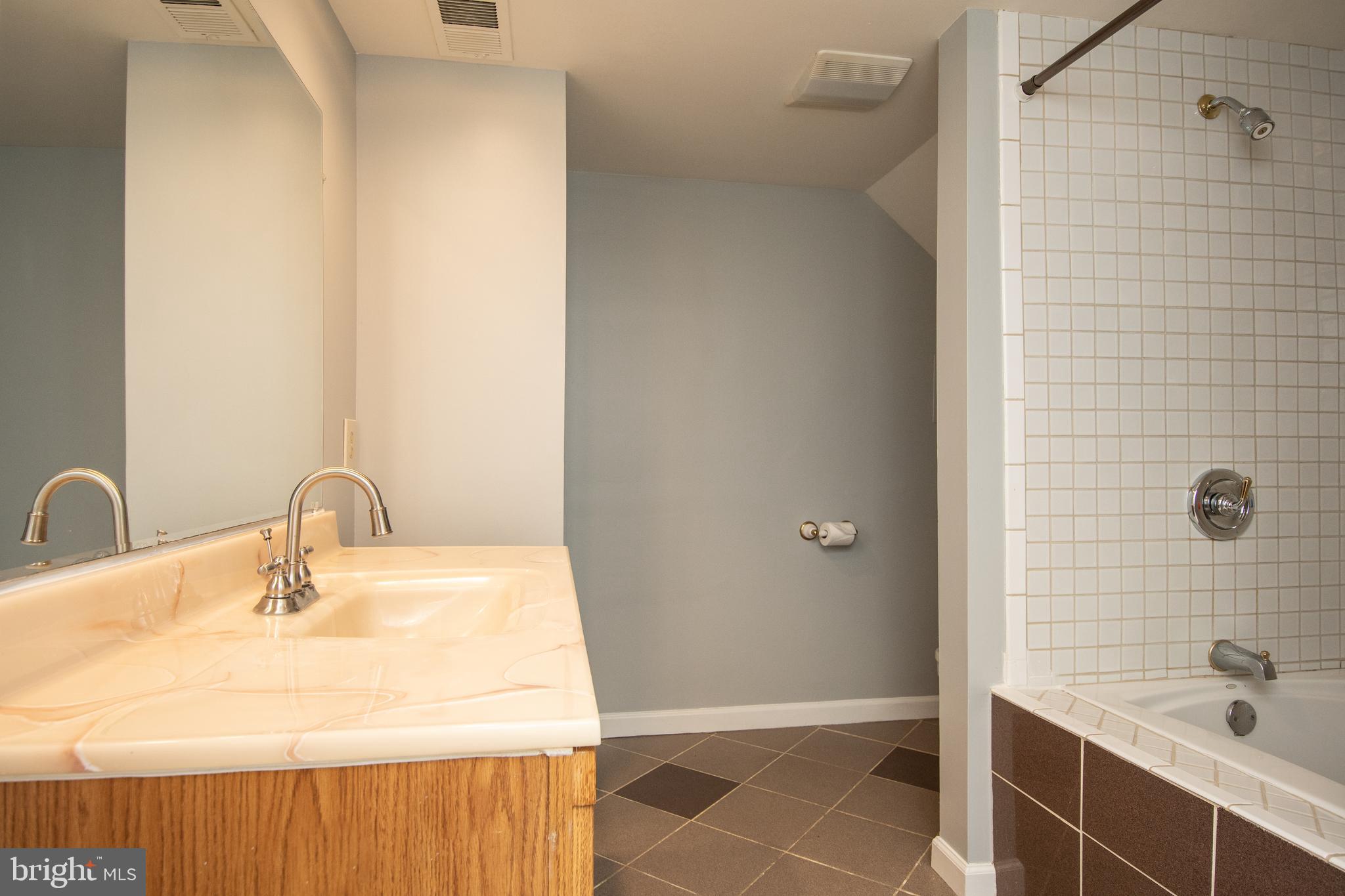 CROOM STATION - Residential