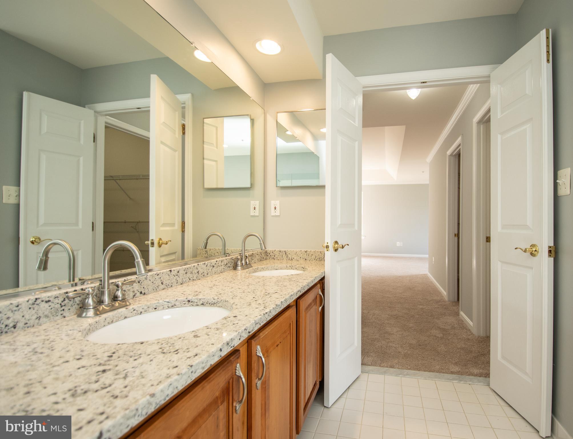 CROOM STATION - Residential