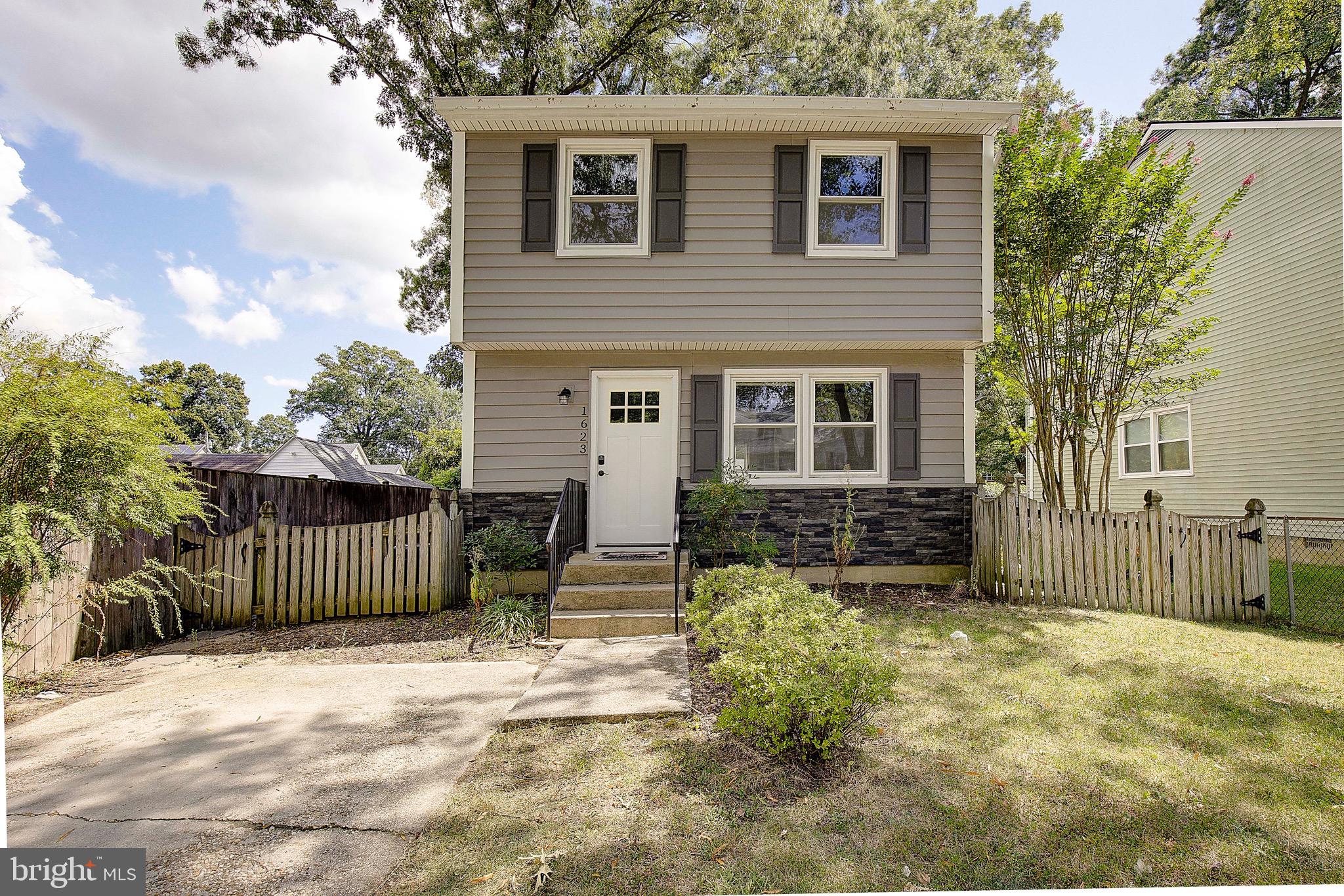 Welcome to this adorable 2-level home offering 3 bedrooms and 1.5 bathrooms in the highly sought-after Woodland Beach community. The main level features a bright and inviting layout, perfect for everyday living and entertaining. Step outside to enjoy the deck overlooking a cute, easy-to-maintain yard—ideal for summer barbecues, morning coffee, or a cozy garden space.
Upstairs you’ll find three comfortable bedrooms, providing plenty of room for family, guests, or a home office. This home offers the perfect balance of charm and convenience, with nearby water access, parks, dining, and commuter routes.