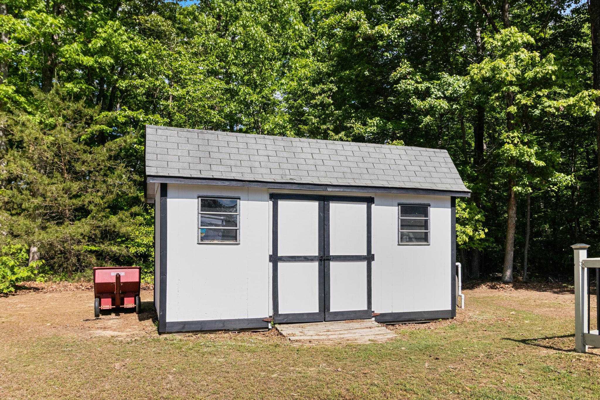 CHAPEL POINT WOODS - Residential