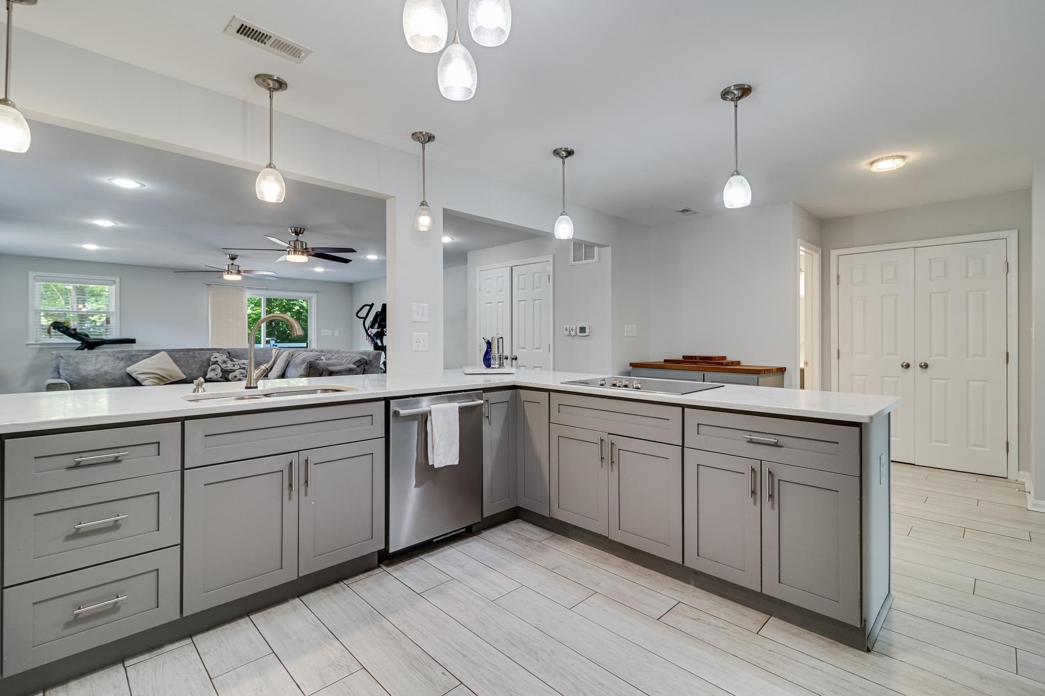 CHAPEL POINT WOODS - Residential
