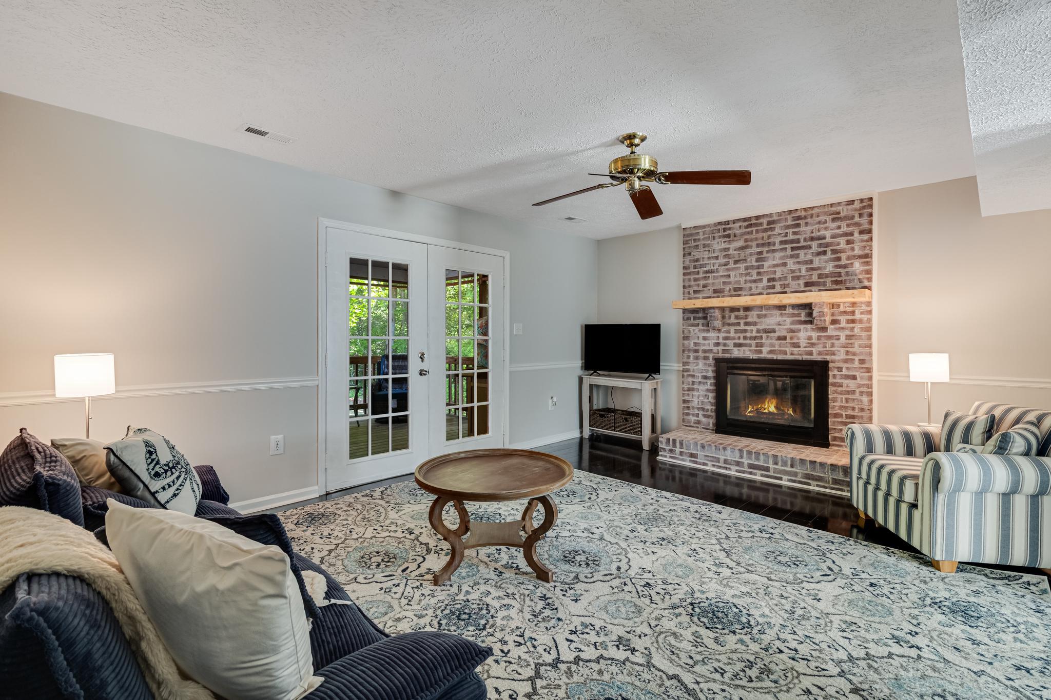 CHAPEL POINT WOODS - Residential