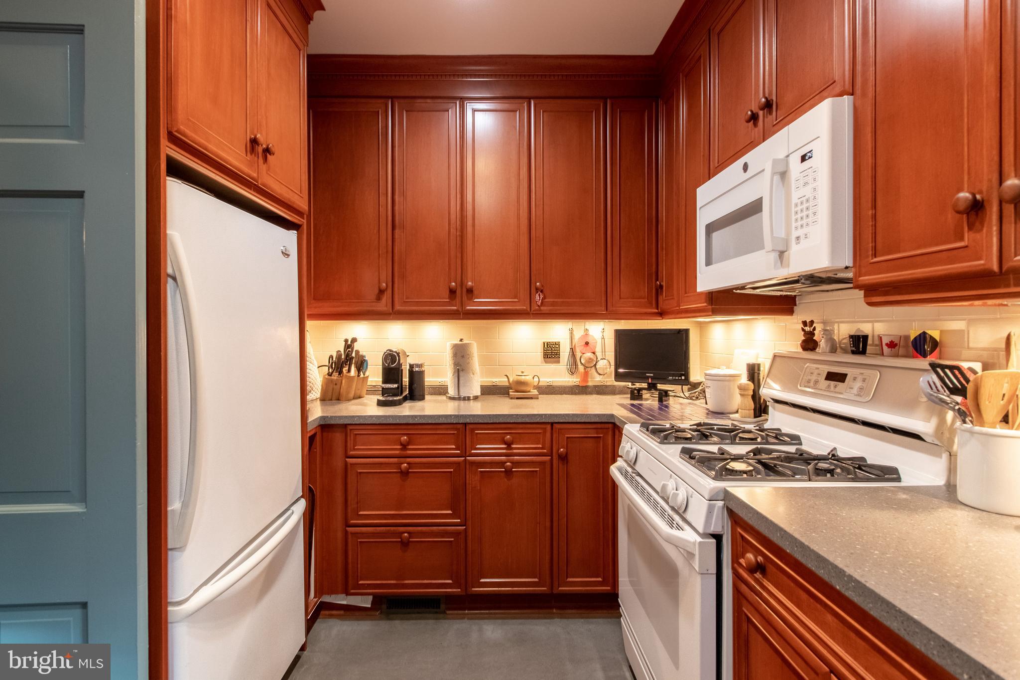 COLONIAL PARK - Residential