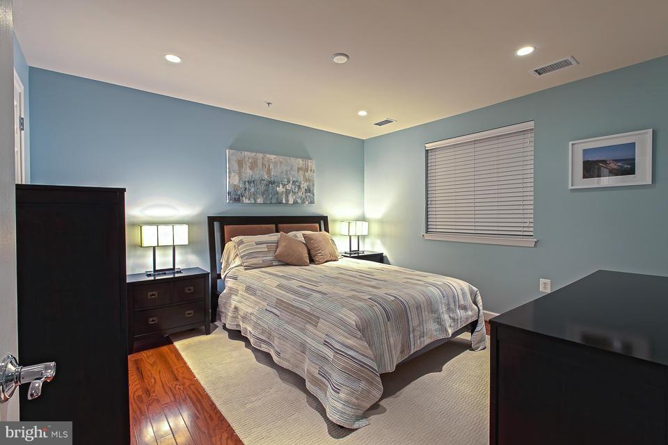 WEST VILLAGE OF SHIRLINGTON - Residential