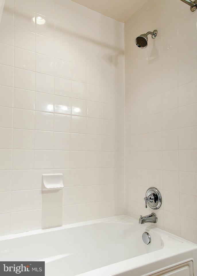 WEST VILLAGE OF SHIRLINGTON - Residential