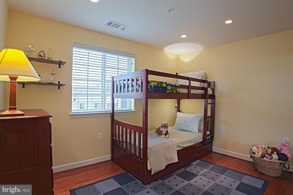 WEST VILLAGE OF SHIRLINGTON - Residential