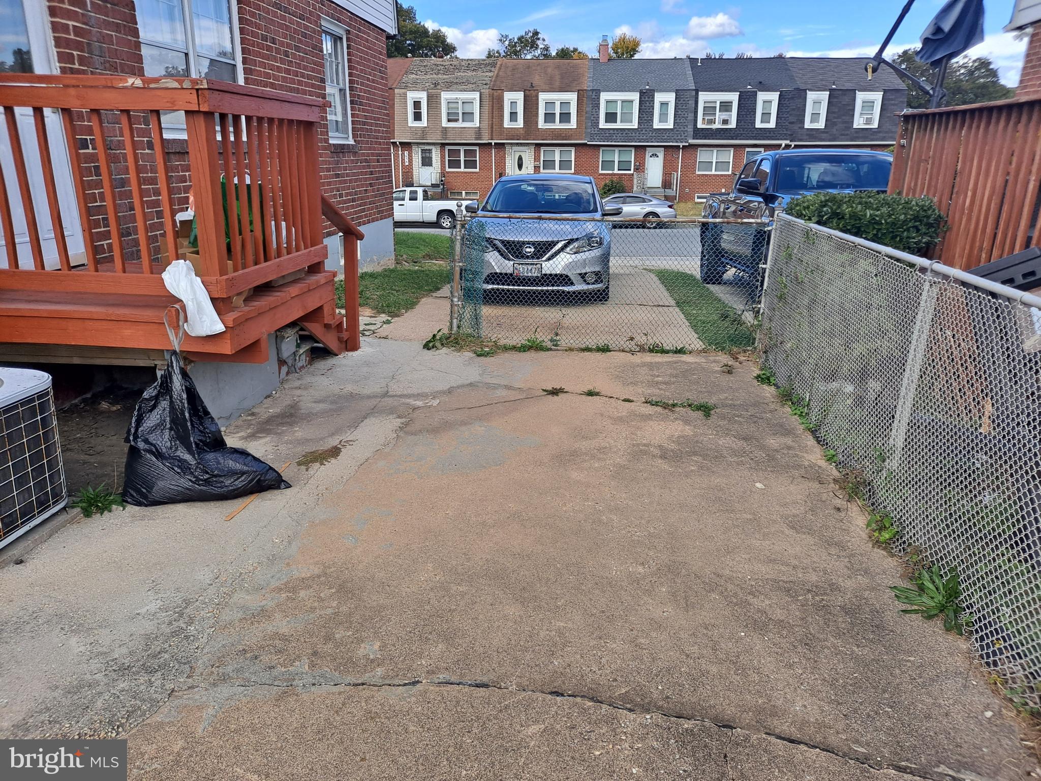 HOLLAND HILL - Residential