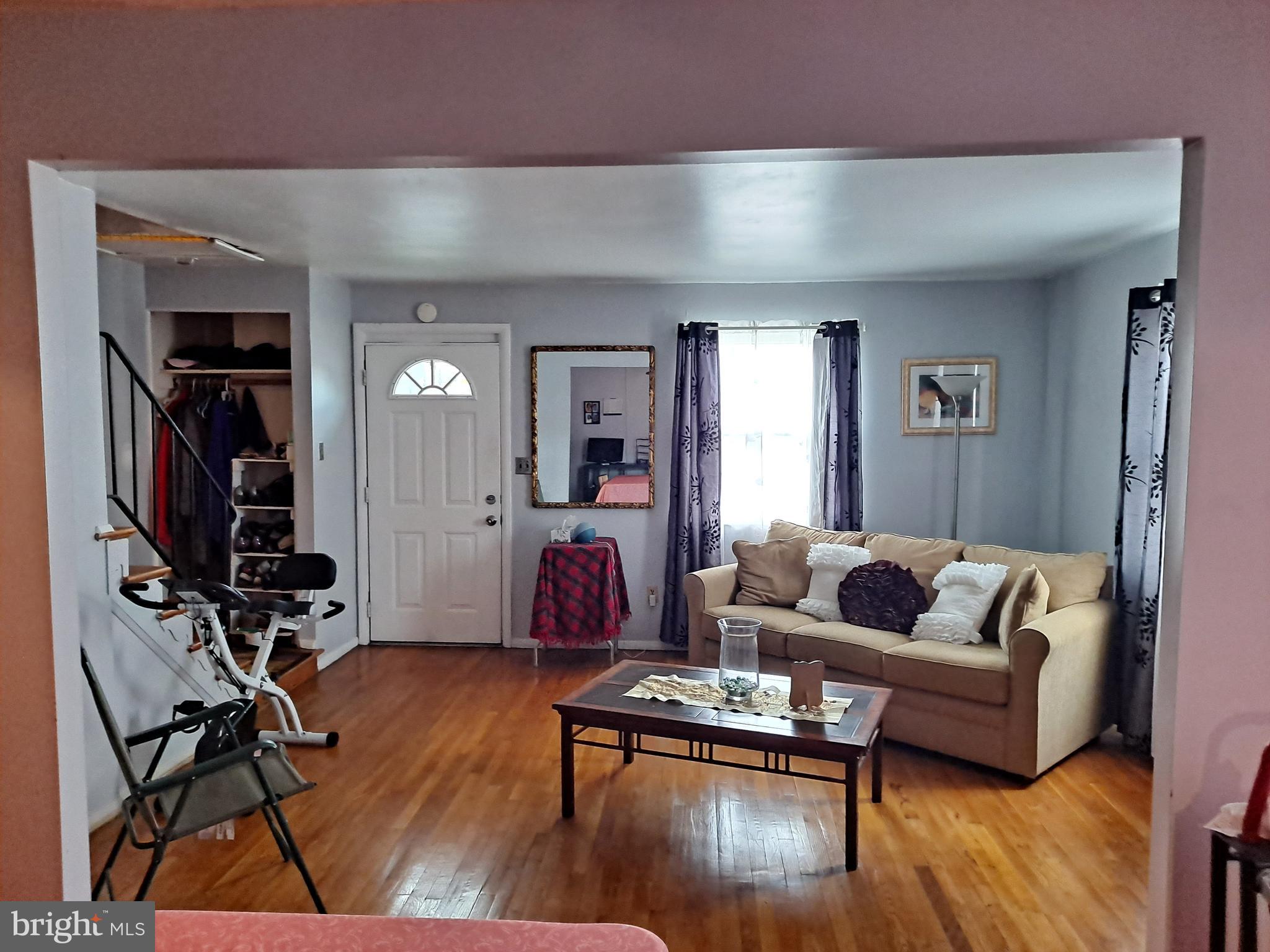 HOLLAND HILL - Residential