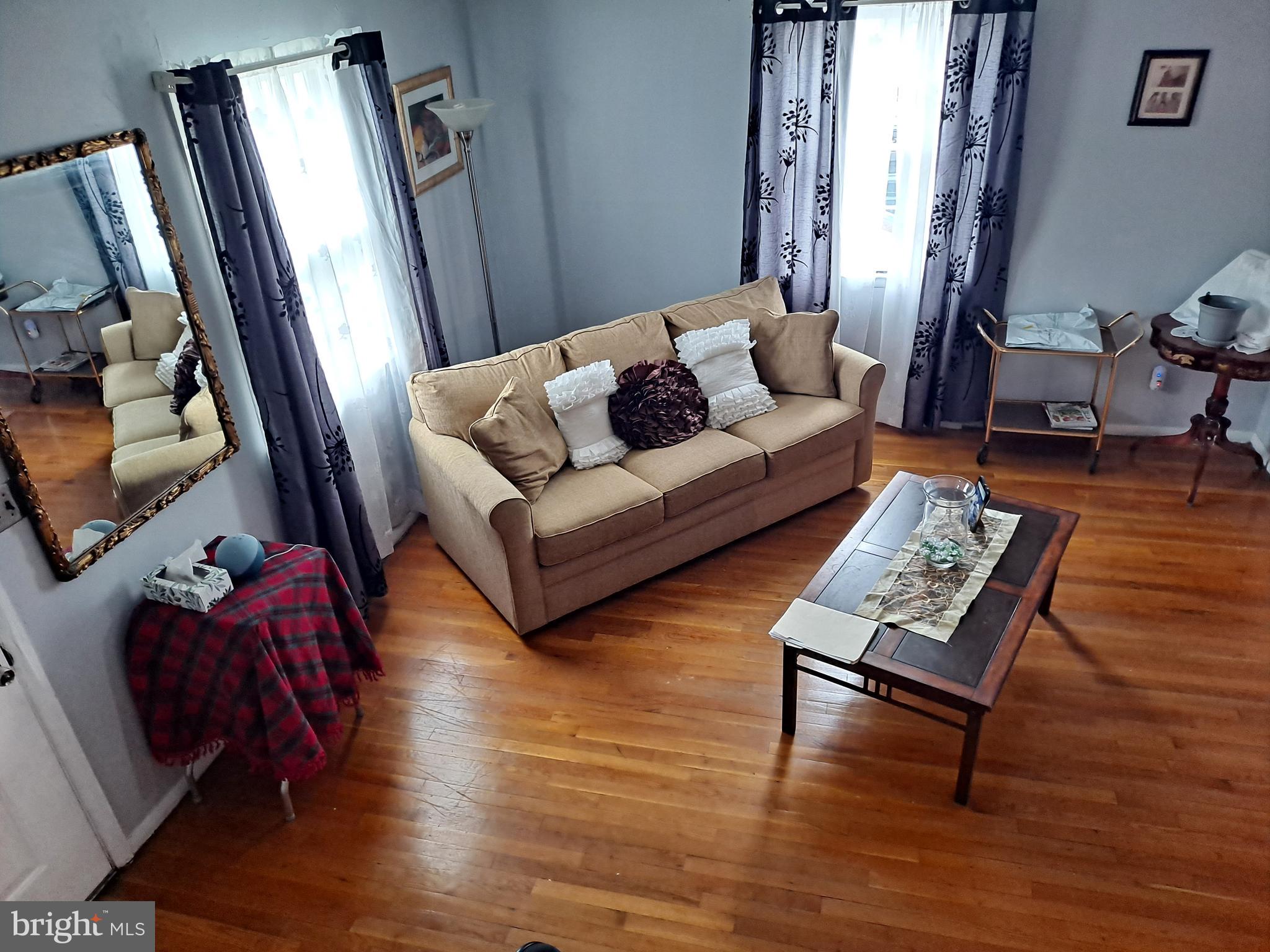 HOLLAND HILL - Residential