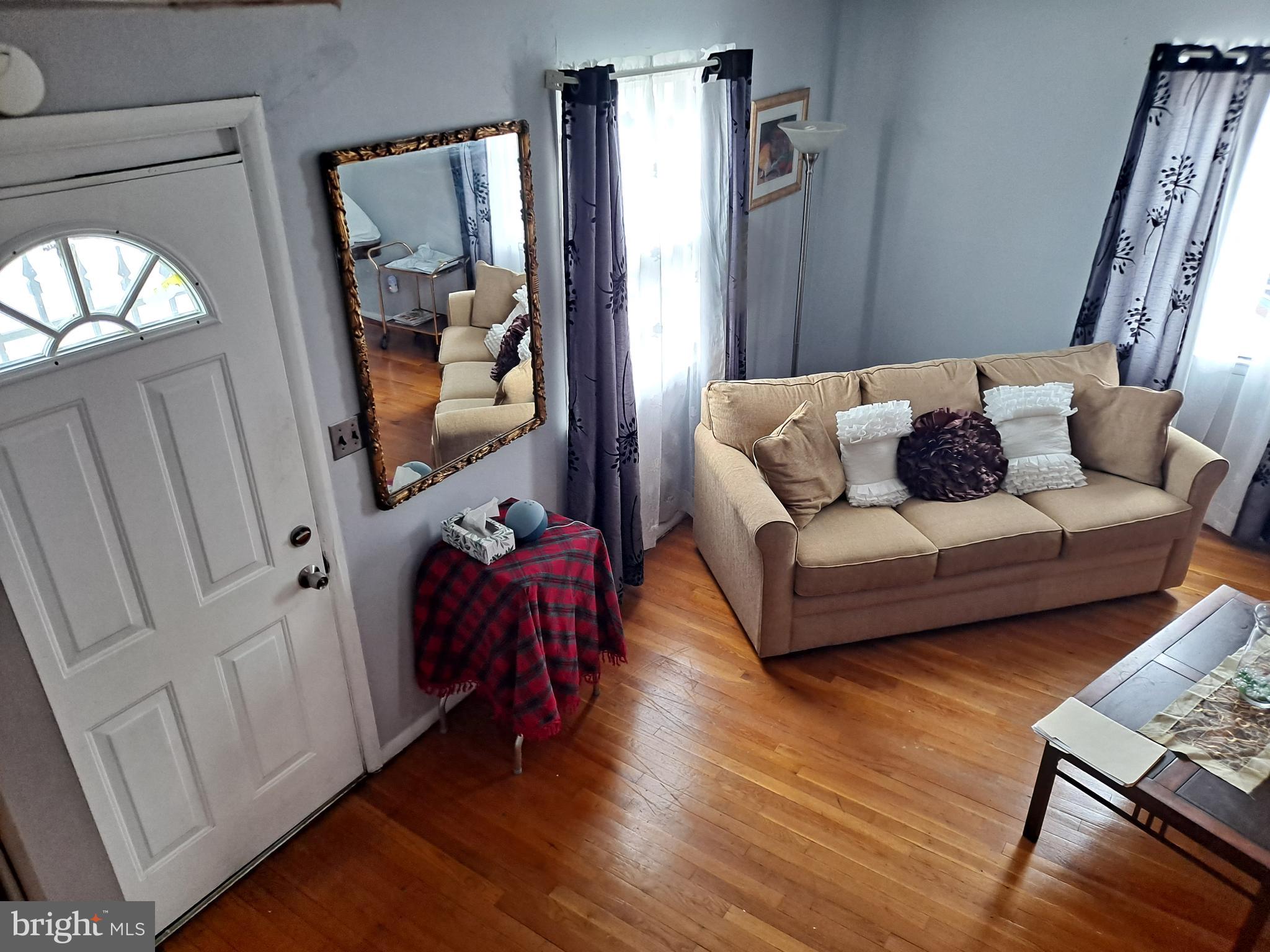 HOLLAND HILL - Residential