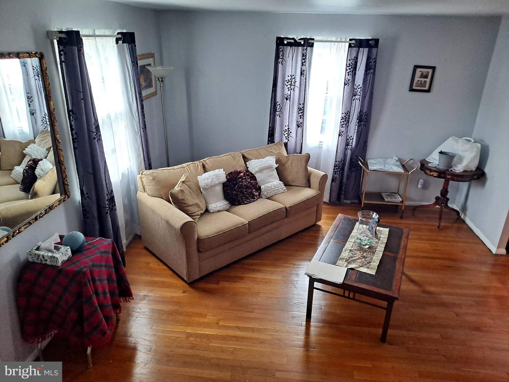 HOLLAND HILL - Residential