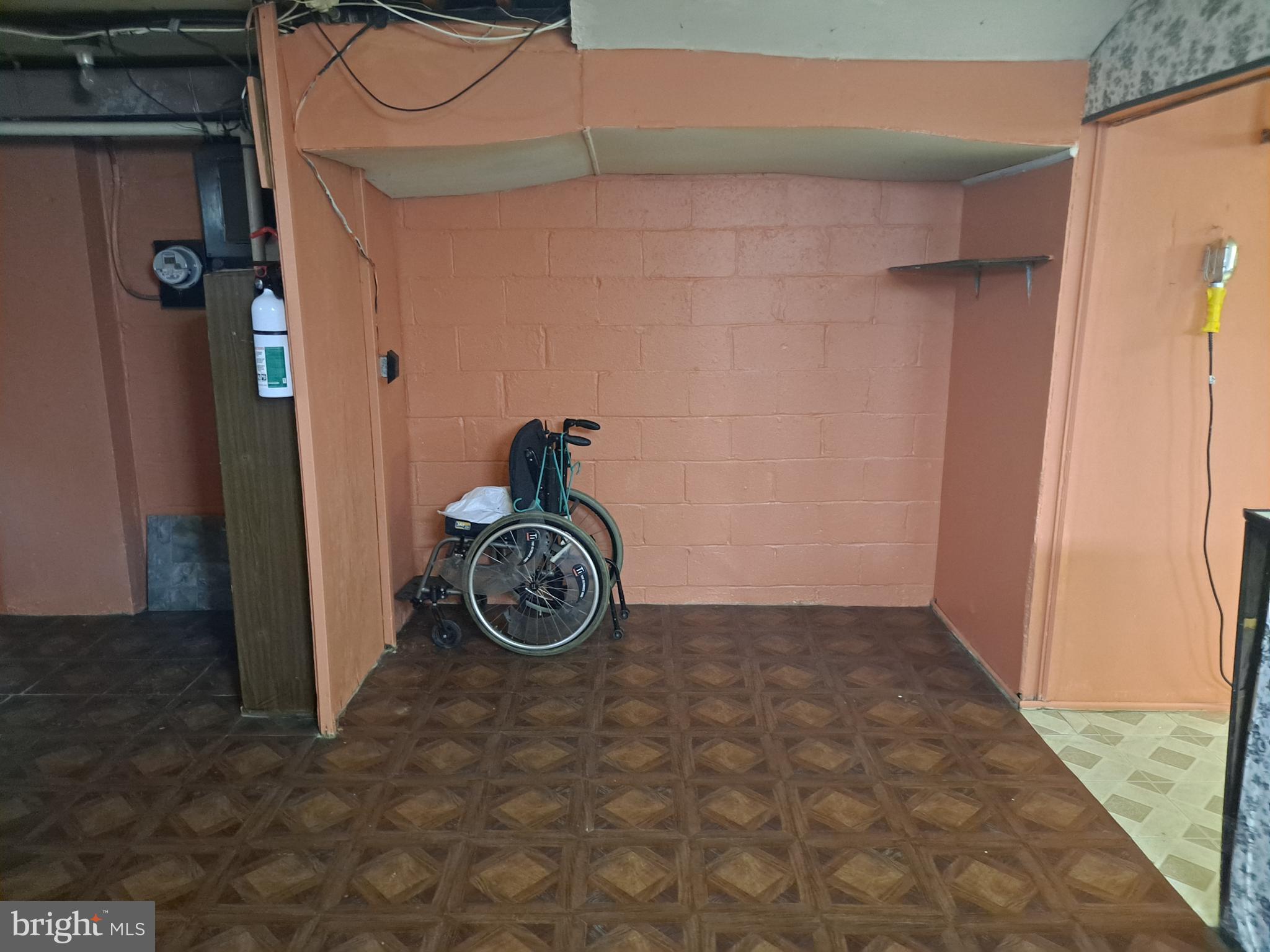 HOLLAND HILL - Residential