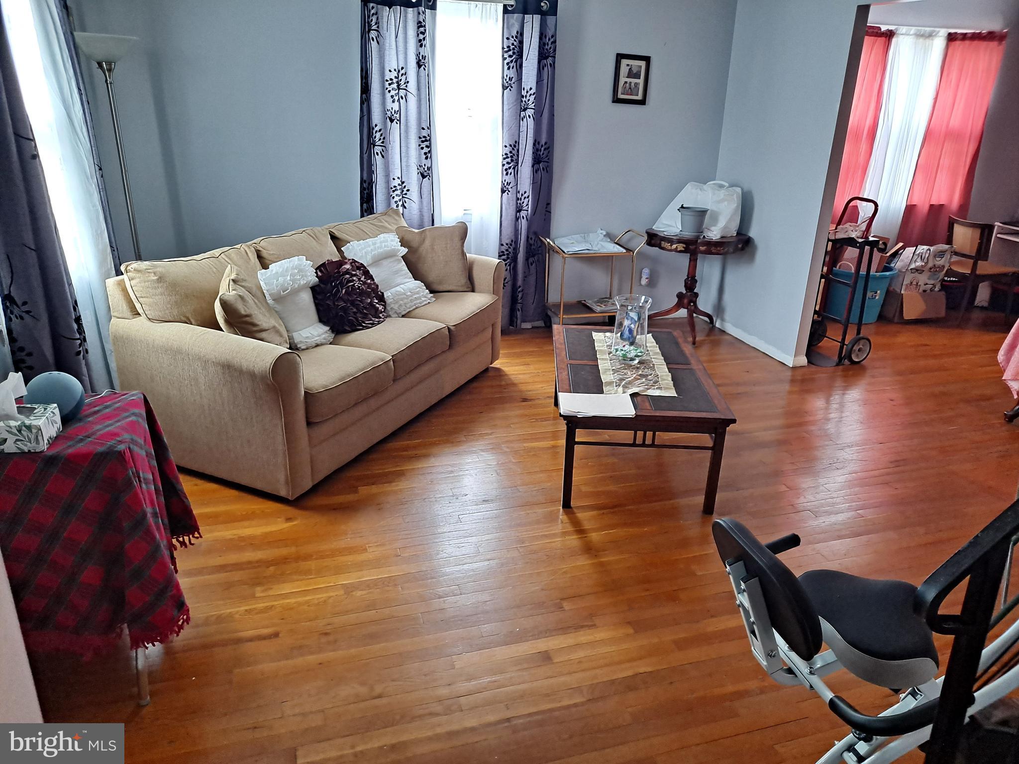 HOLLAND HILL - Residential