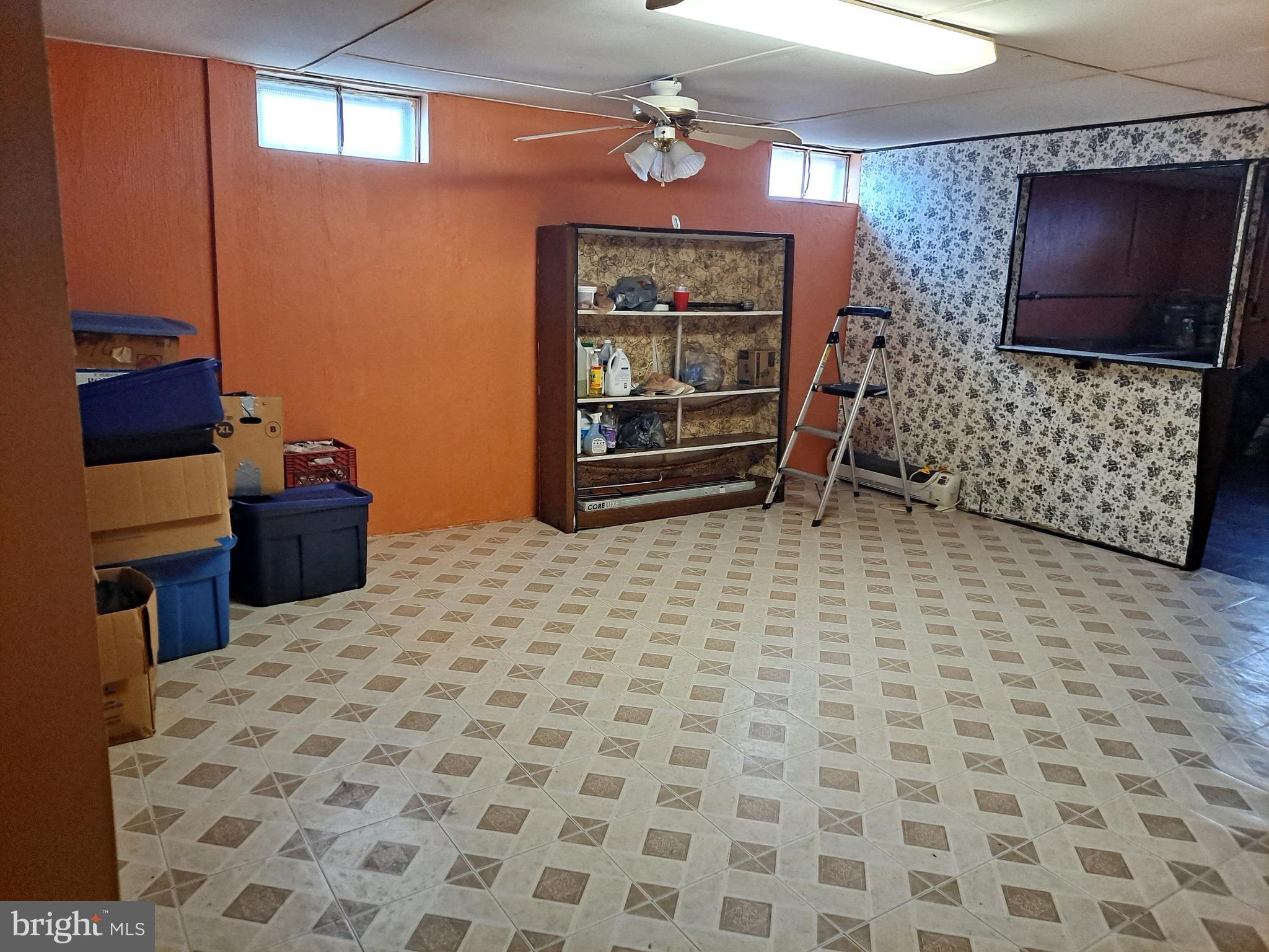 HOLLAND HILL - Residential