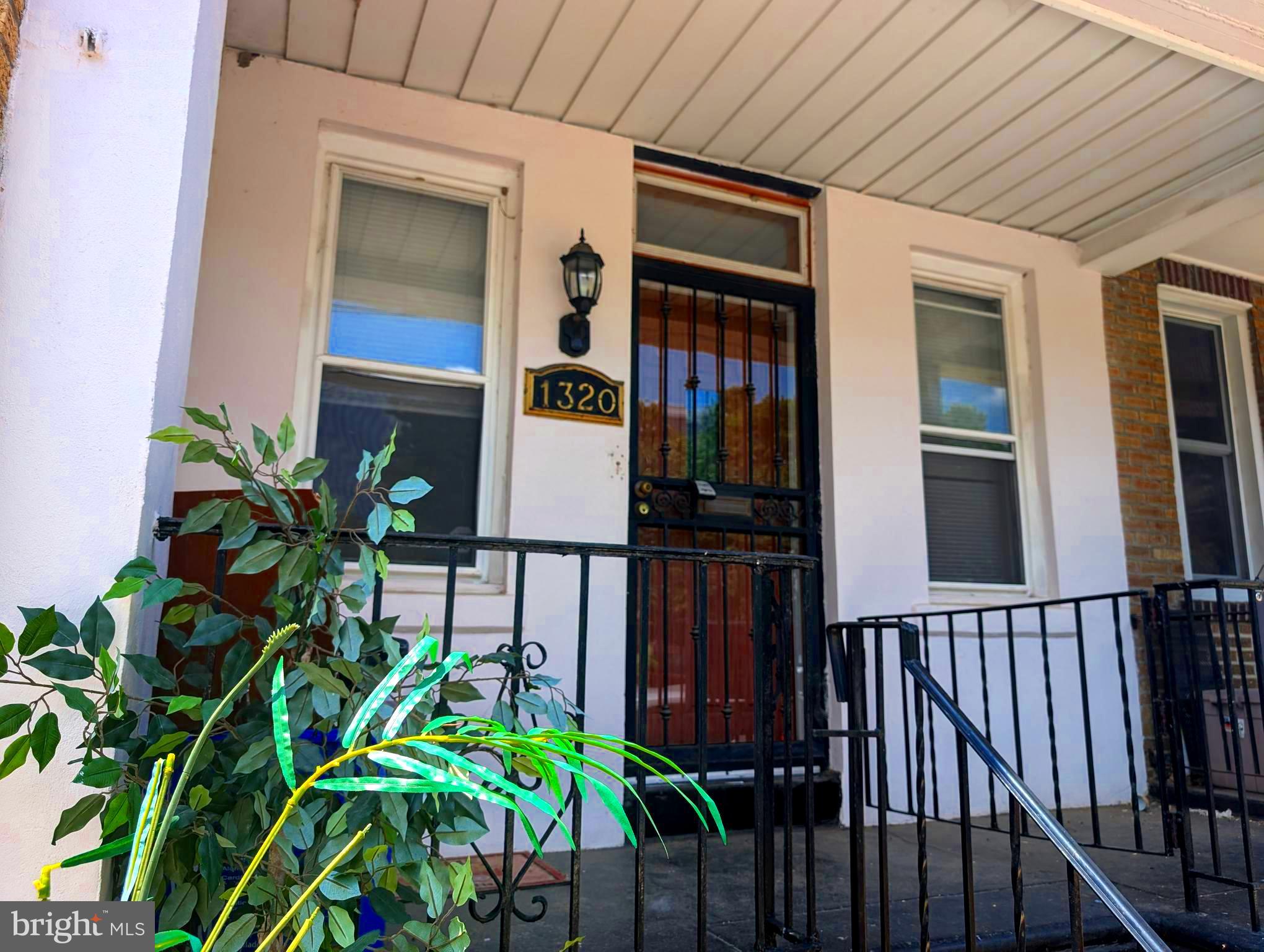 Freshly rehabbed home in great location! On the northern end of Grays Ferry, this 3 bedroom/1 bathroom home is conveniently located near all the major parts of Center City, University City, and South Philadelphia. Access to Center City, 76, University City in just minutes. Great block with lots of new development all over. Enjoy local popular destinations like South Street, Passyunk Ave restaurant corridor, and the Italian Market. Quick walk to to Rittenhouse, Center City. This area has new construction everywhich way you turn. This home was recently rehabbed, and ready for its new occupants!
*2-3 Bed PHA Voucher Welcome*