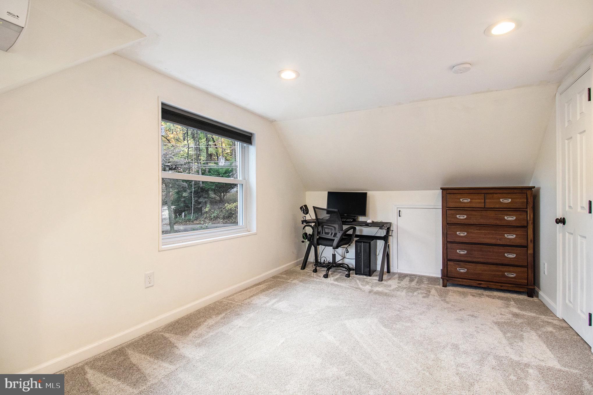 MERION HILL - Residential