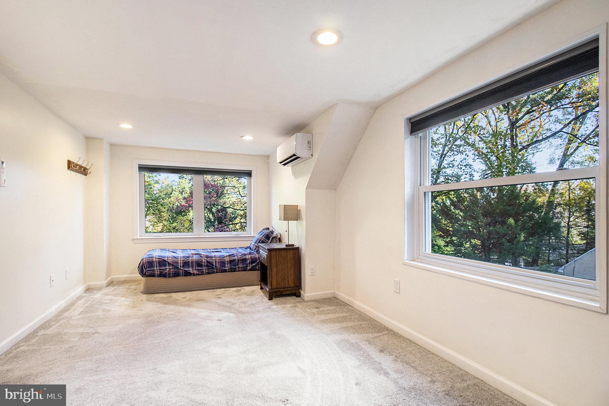 MERION HILL - Residential