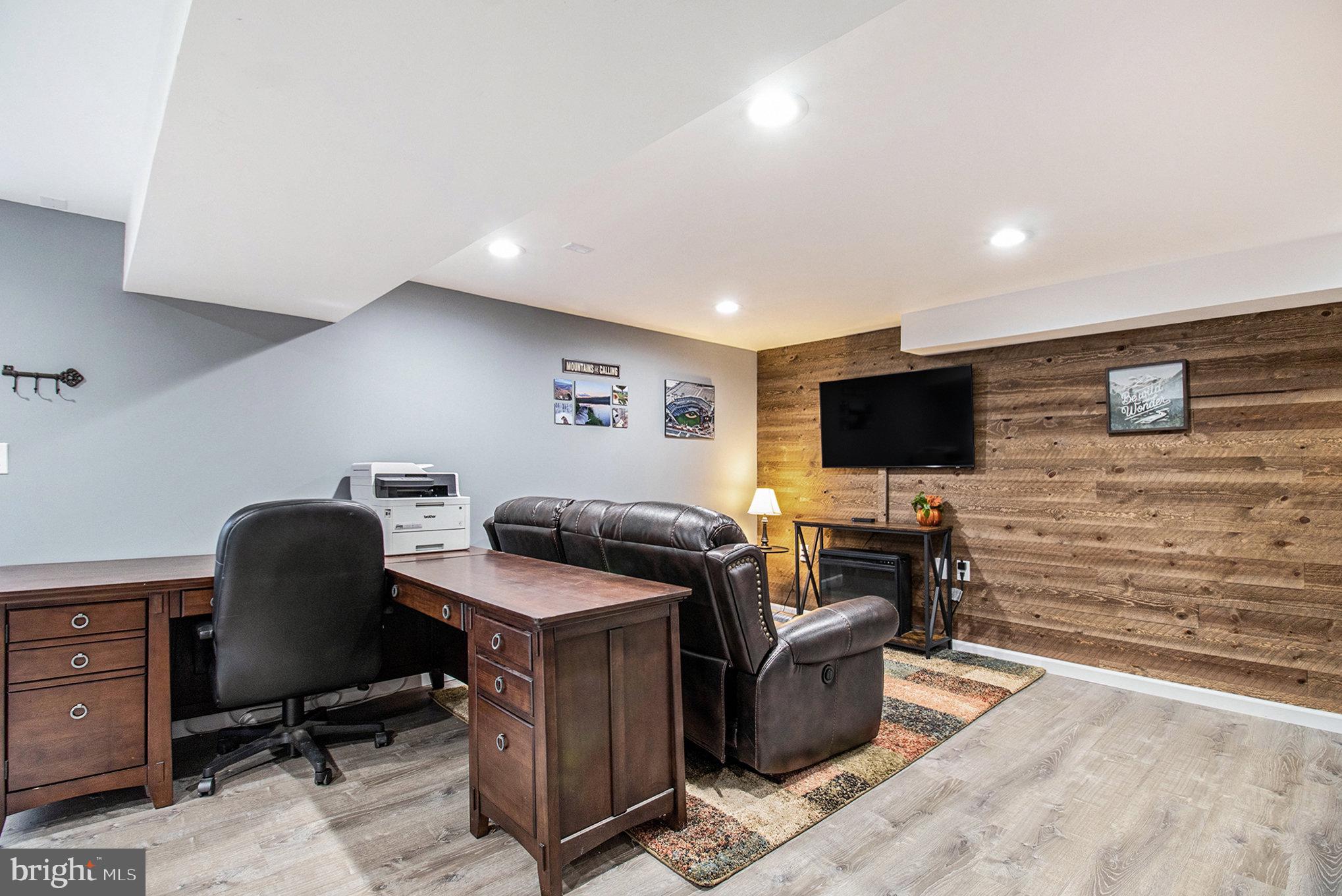 MERION HILL - Residential