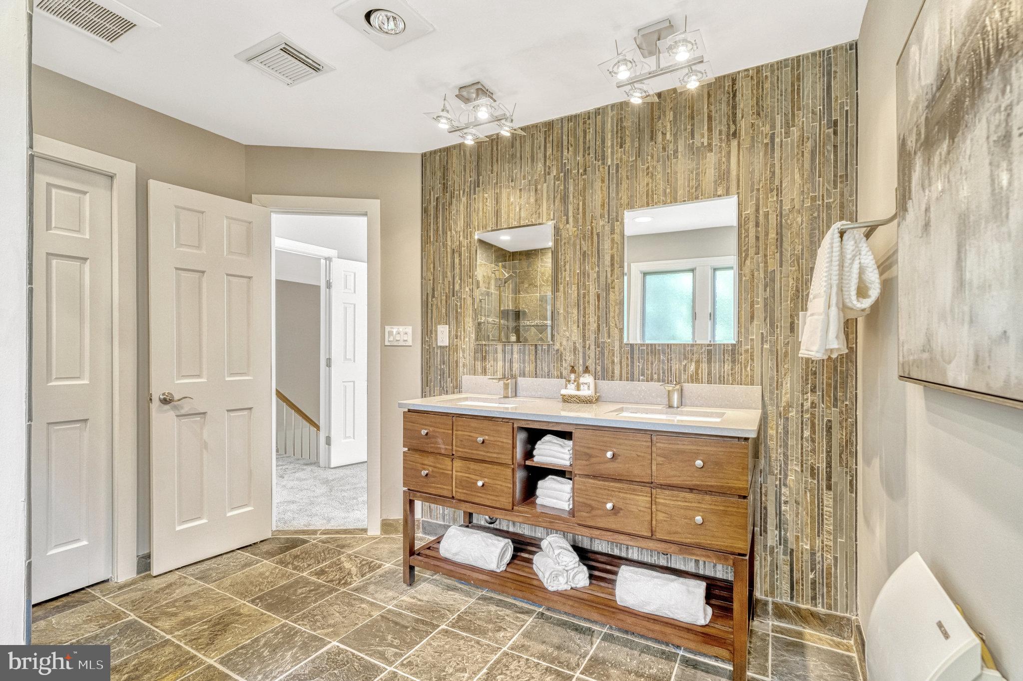 SOUTH RIDING - Residential