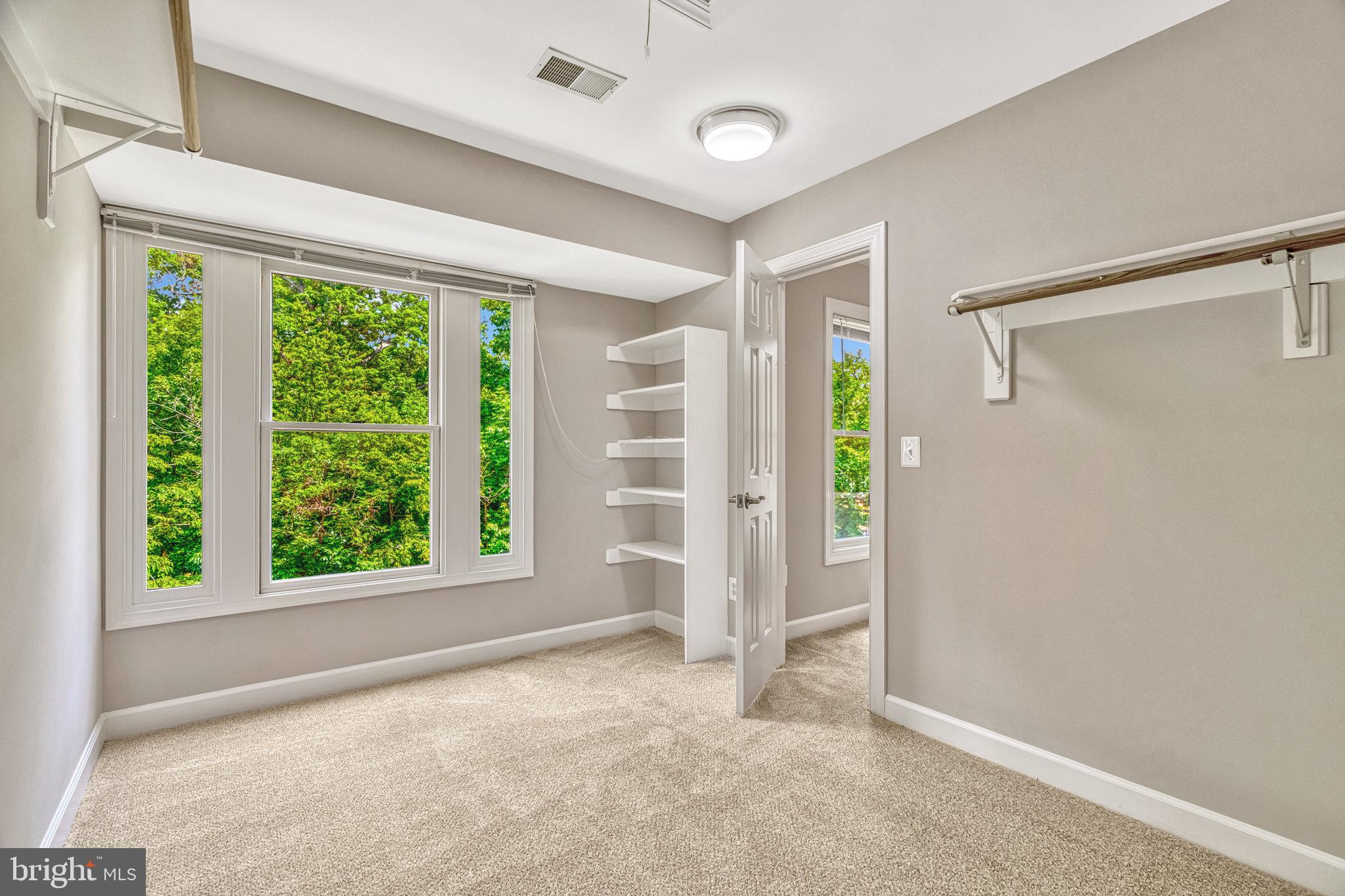 SOUTH RIDING - Residential