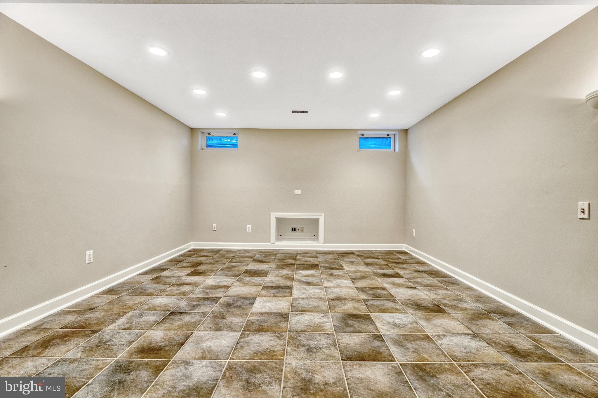 SOUTH RIDING - Residential