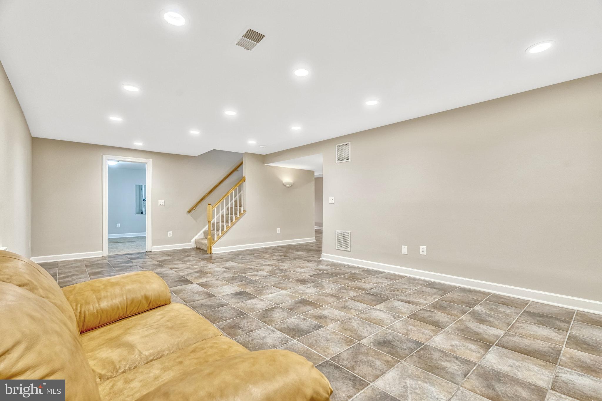 SOUTH RIDING - Residential