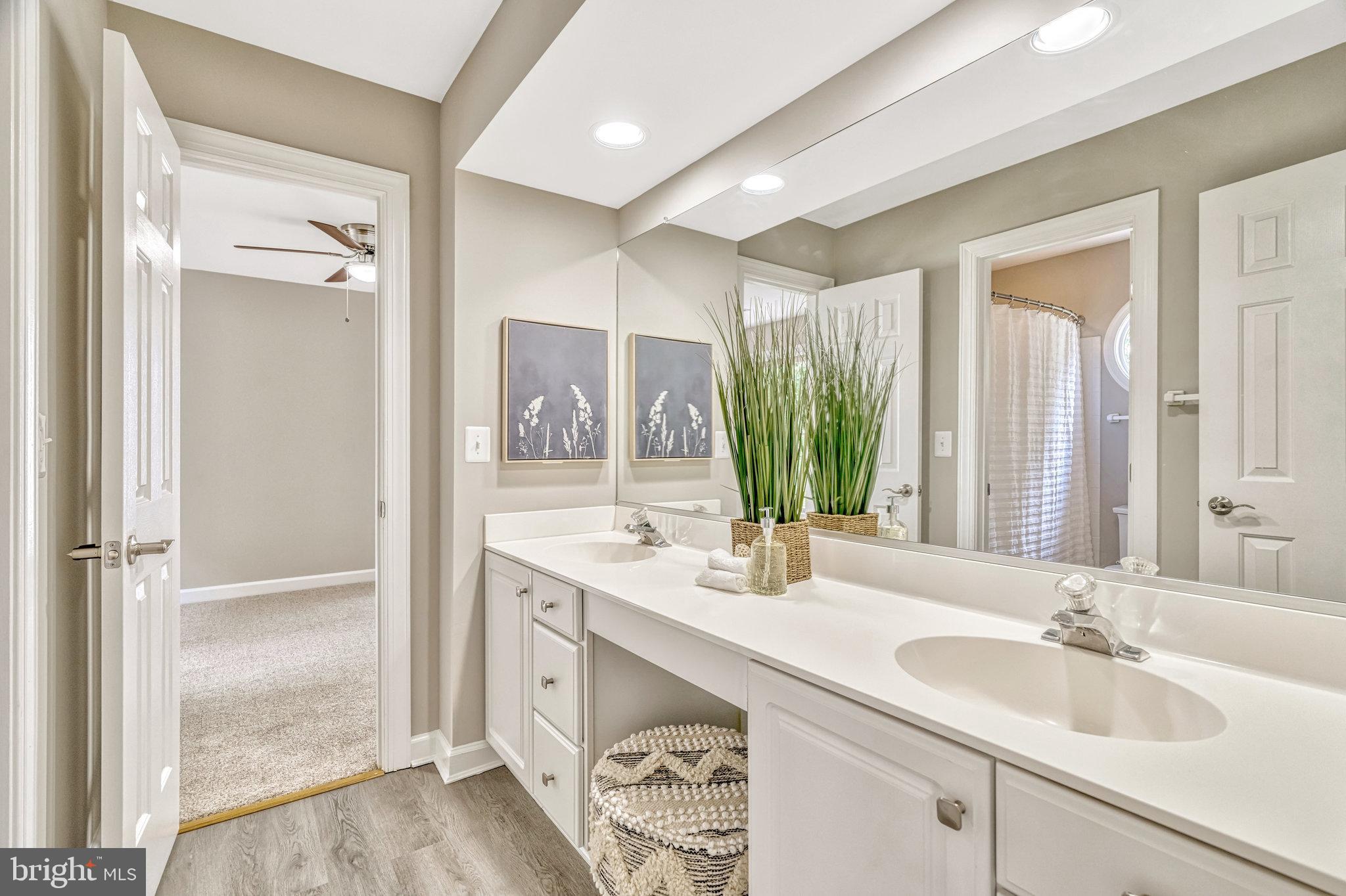 SOUTH RIDING - Residential