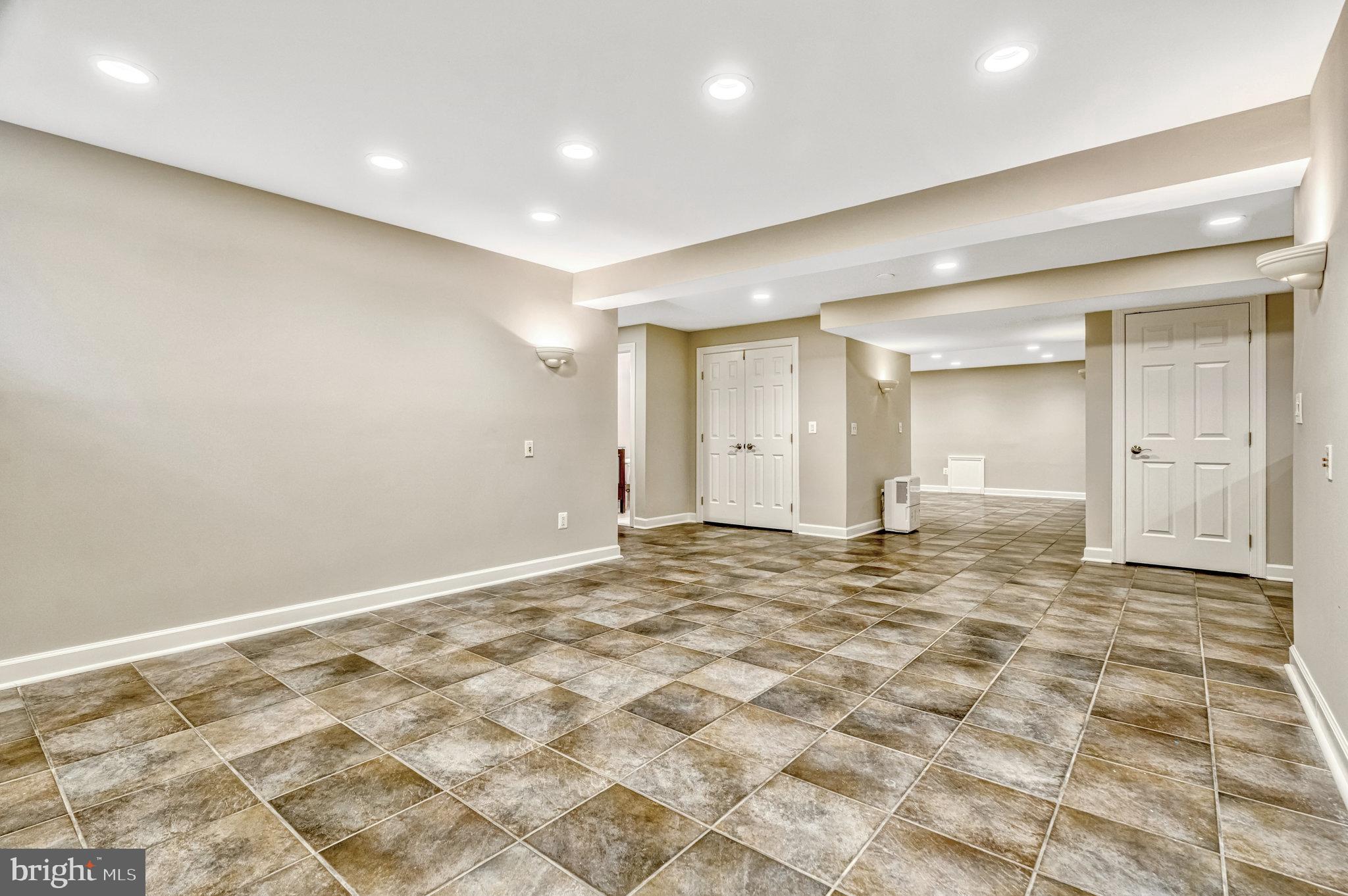 SOUTH RIDING - Residential