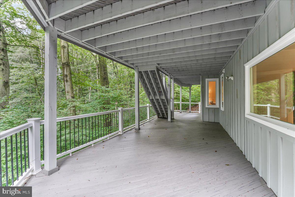 8 BRIARWOOD COURT