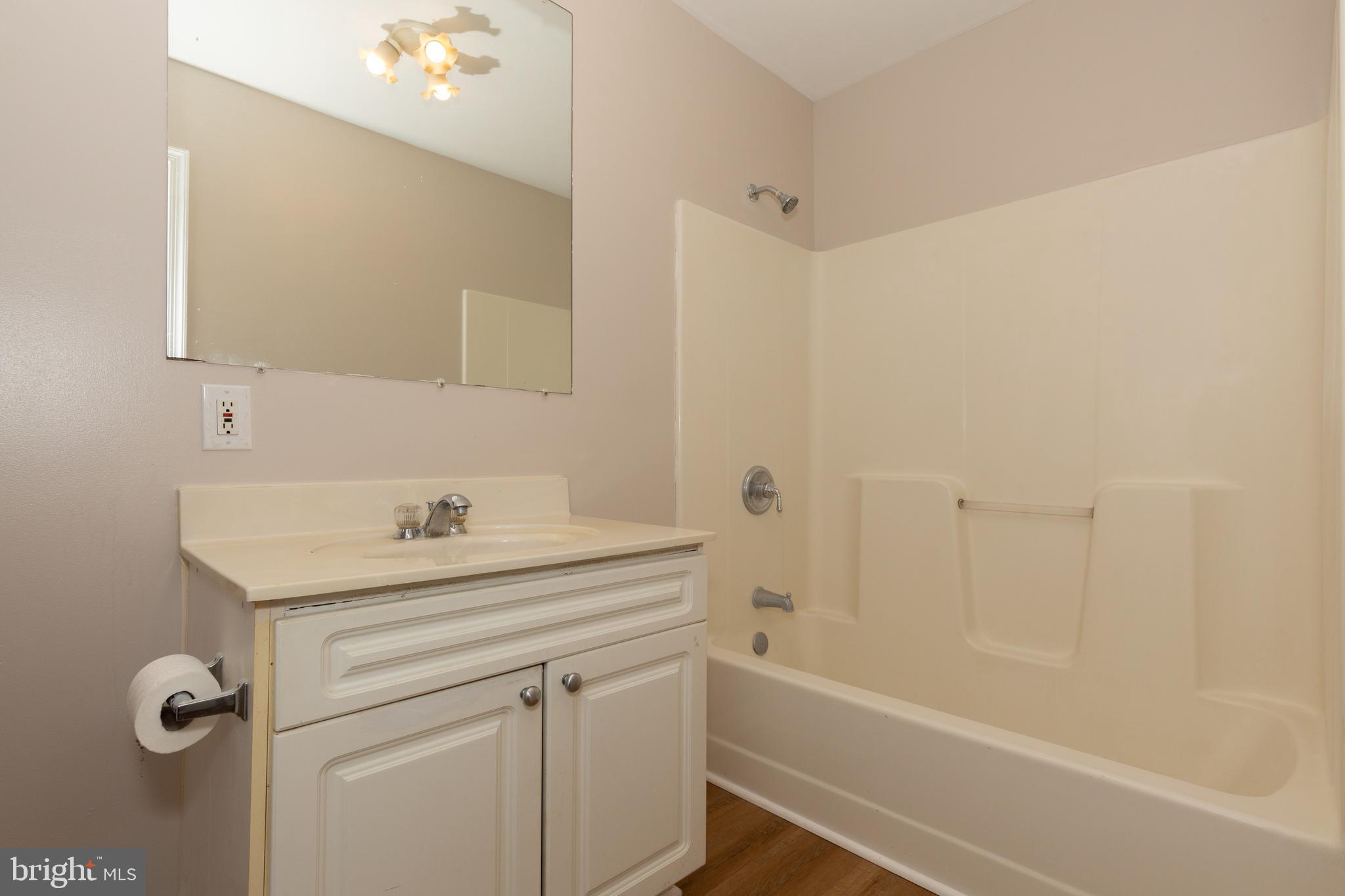 NADENBOUSCH HEIGHTS - Residential Lease