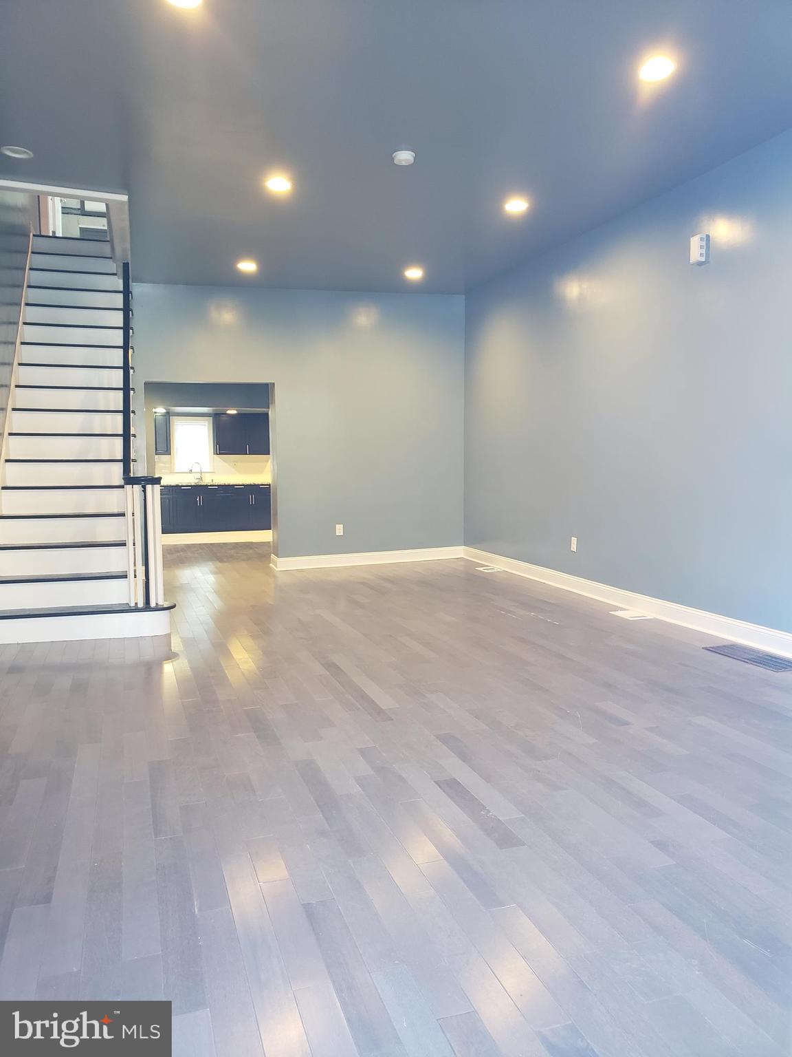 2050 E CAMBRIA STREET