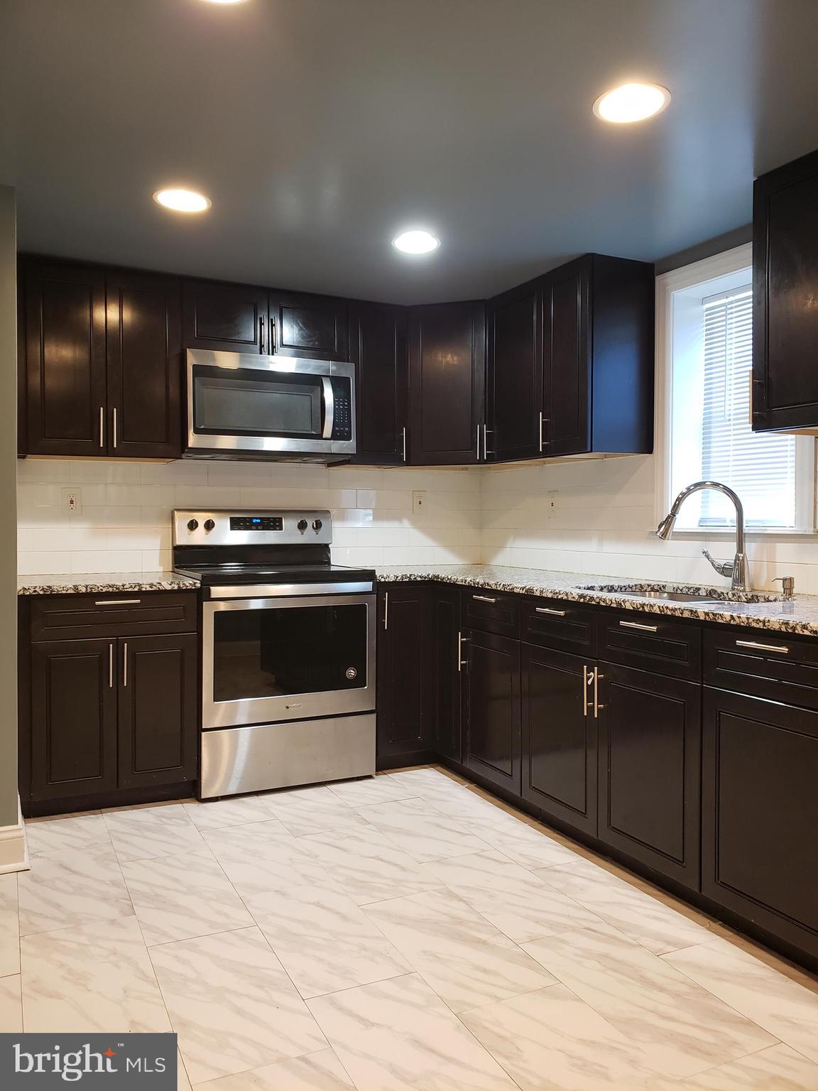 2050 E CAMBRIA STREET