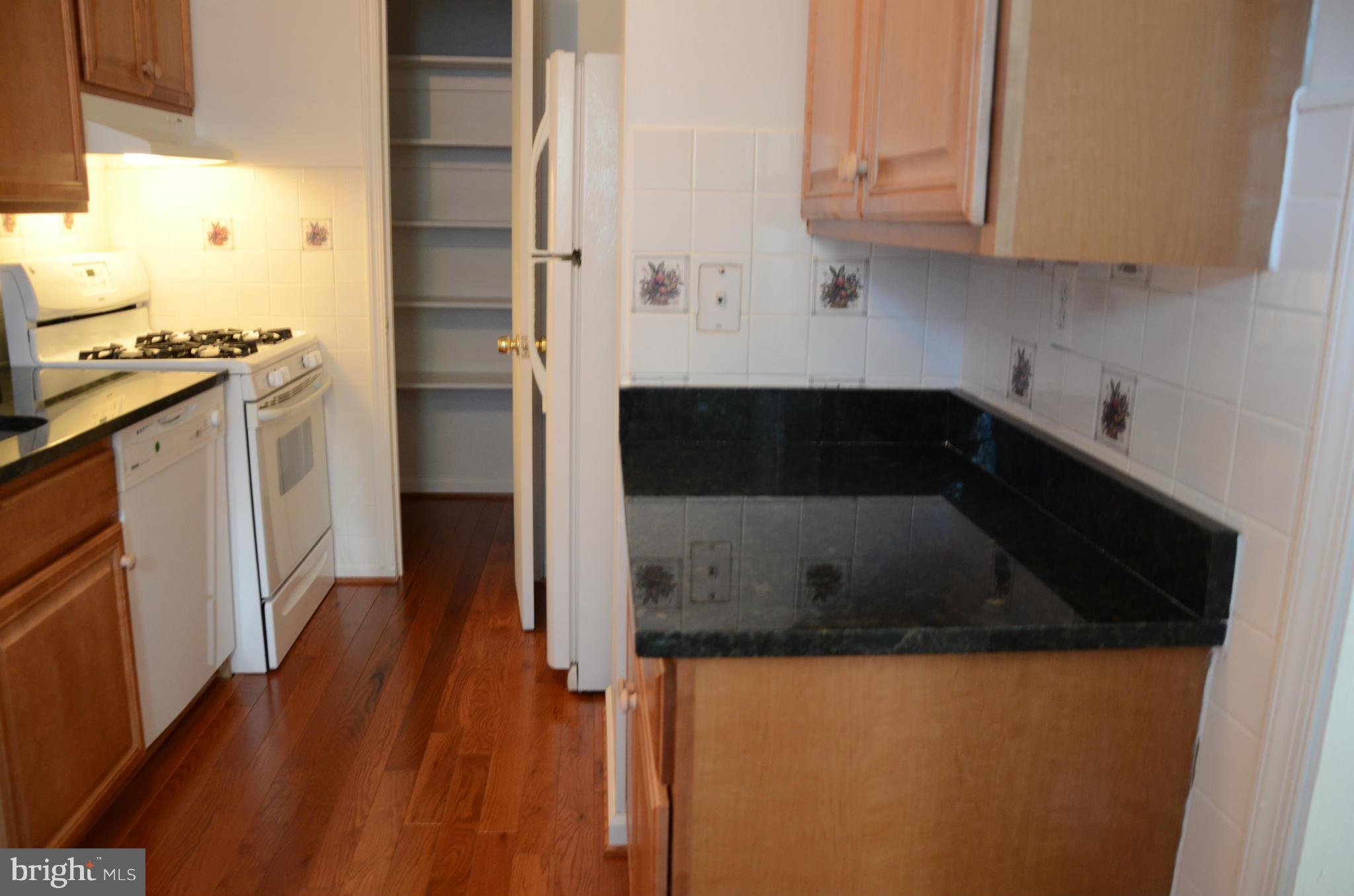 GREENWICH HILL - Residential