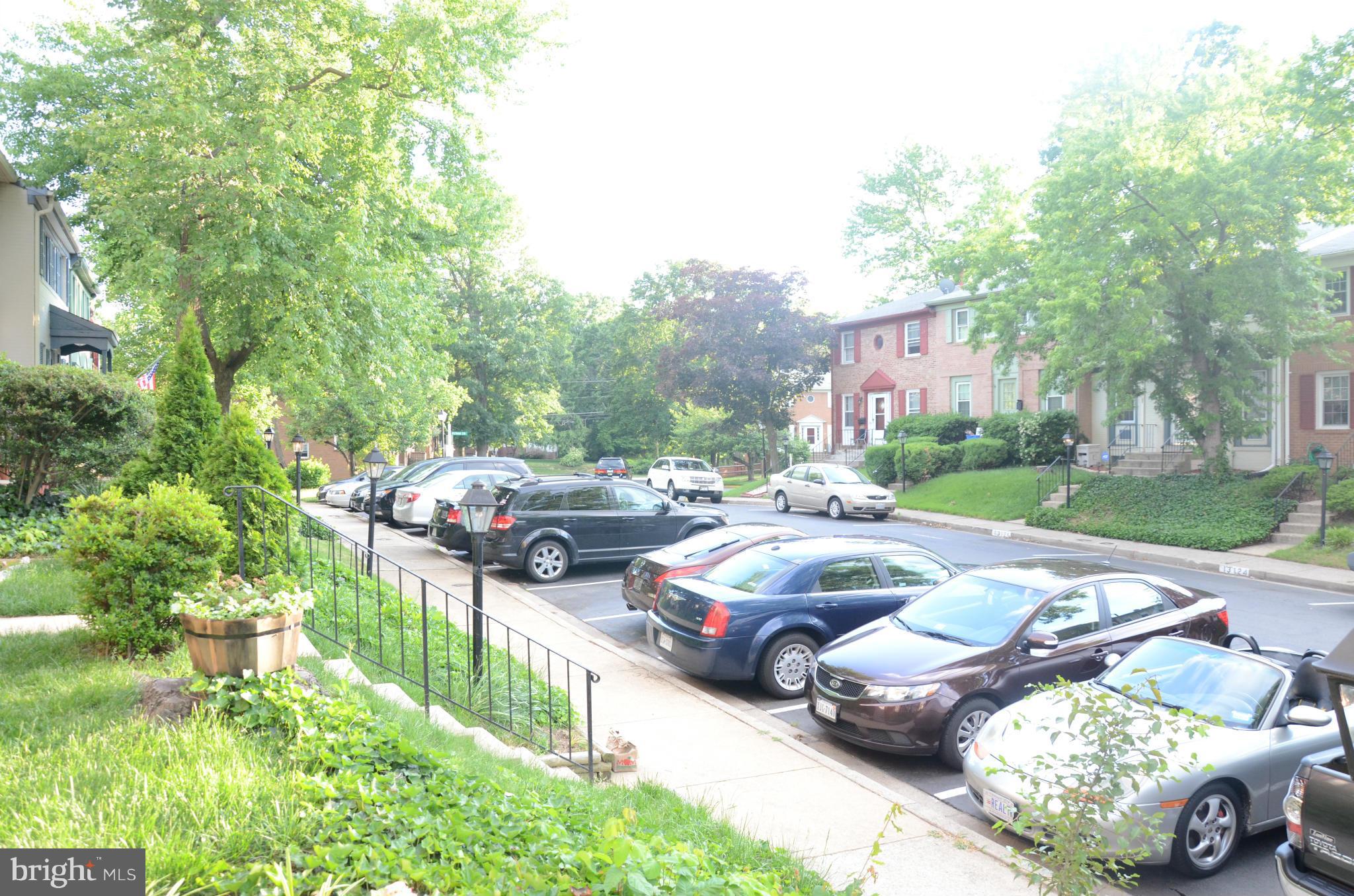 GREENWICH HILL - Residential